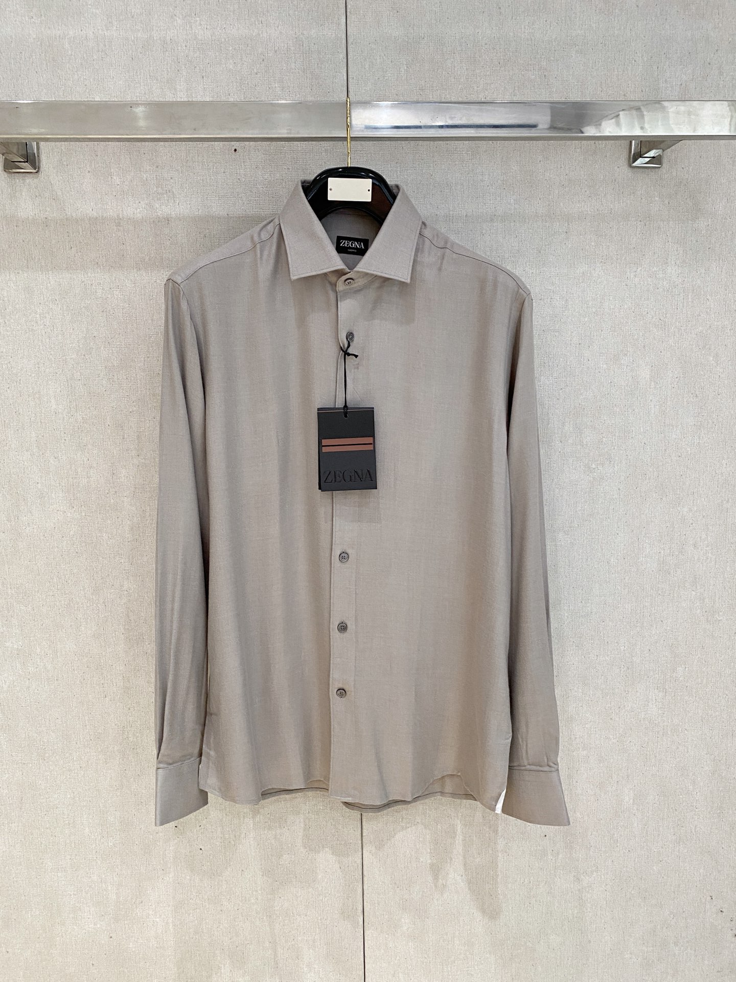 🌾退换🔥 强势上新，新款不断！！！新款衬衫，高级面料高级做工，顶级品质！！！S一XXLS穿125左右m穿