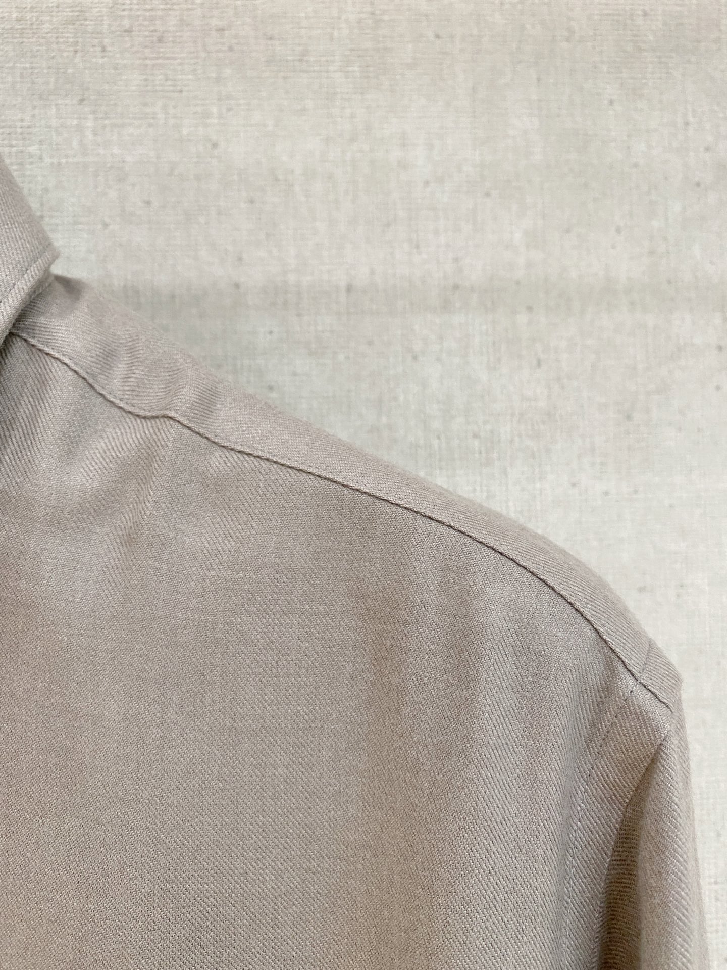 🌾退换🔥 强势上新，新款不断！！！新款衬衫，高级面料高级做工，顶级品质！！！S一XXLS穿125左右m穿