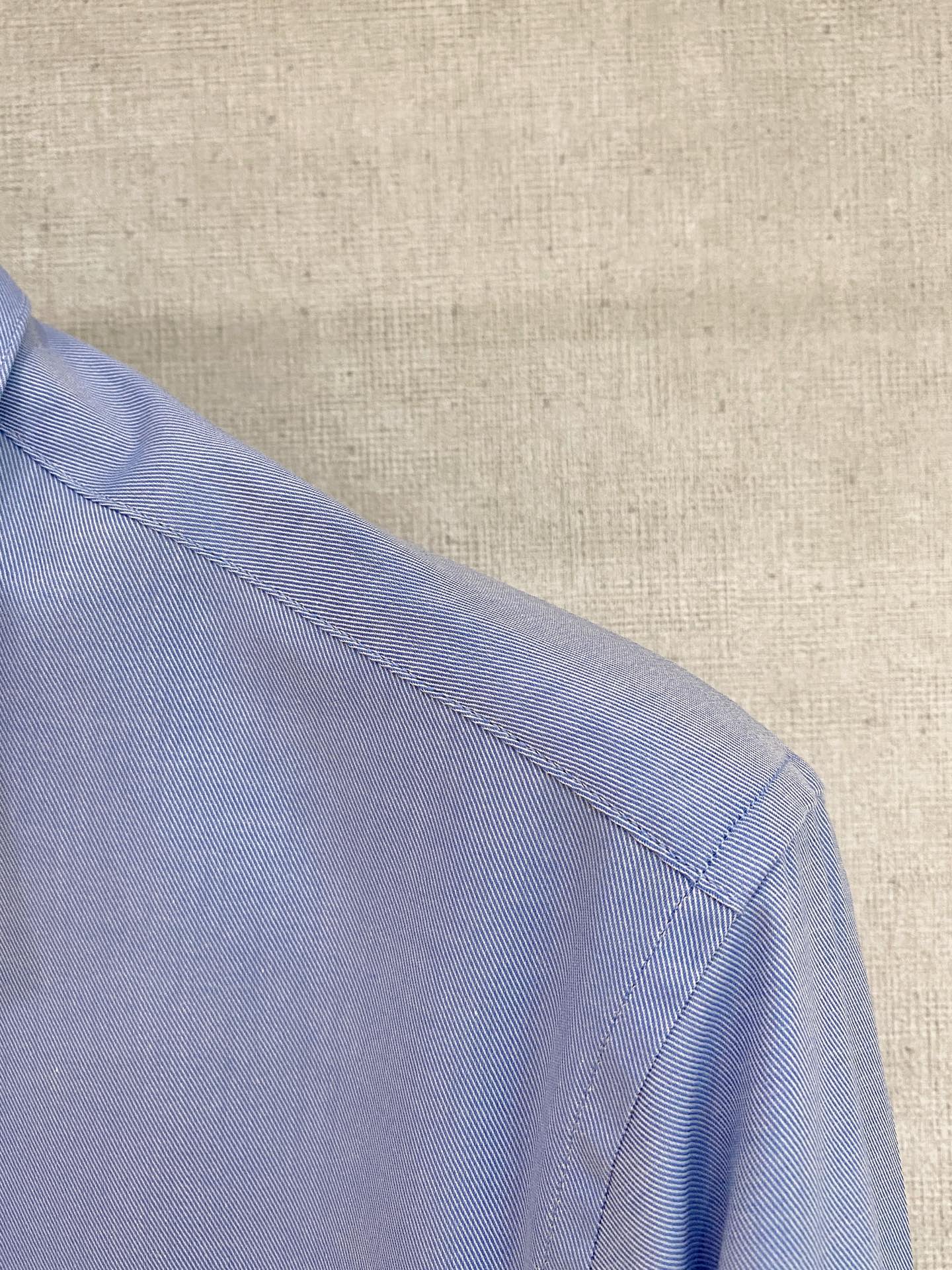 🌾退换🔥 强势上新，新款不断！！！新款衬衫，高级面料高级做工，顶级品质！！！S一XXLS穿125左右m穿