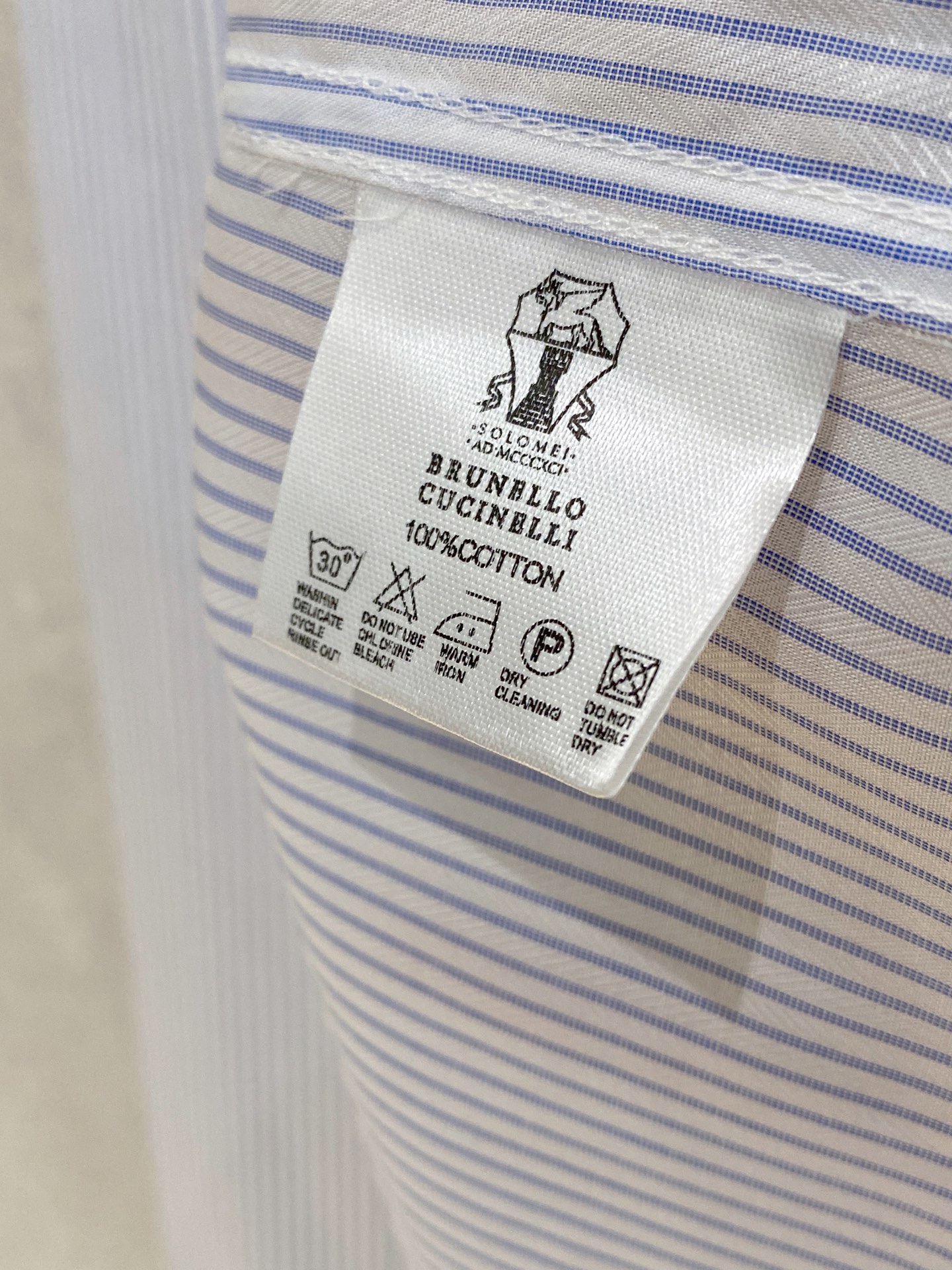 🌾退换🔥 强势上新，新款不断！！！新款衬衫，高级面料高级做工，顶级品质！！！S一XXLS穿125左右m穿