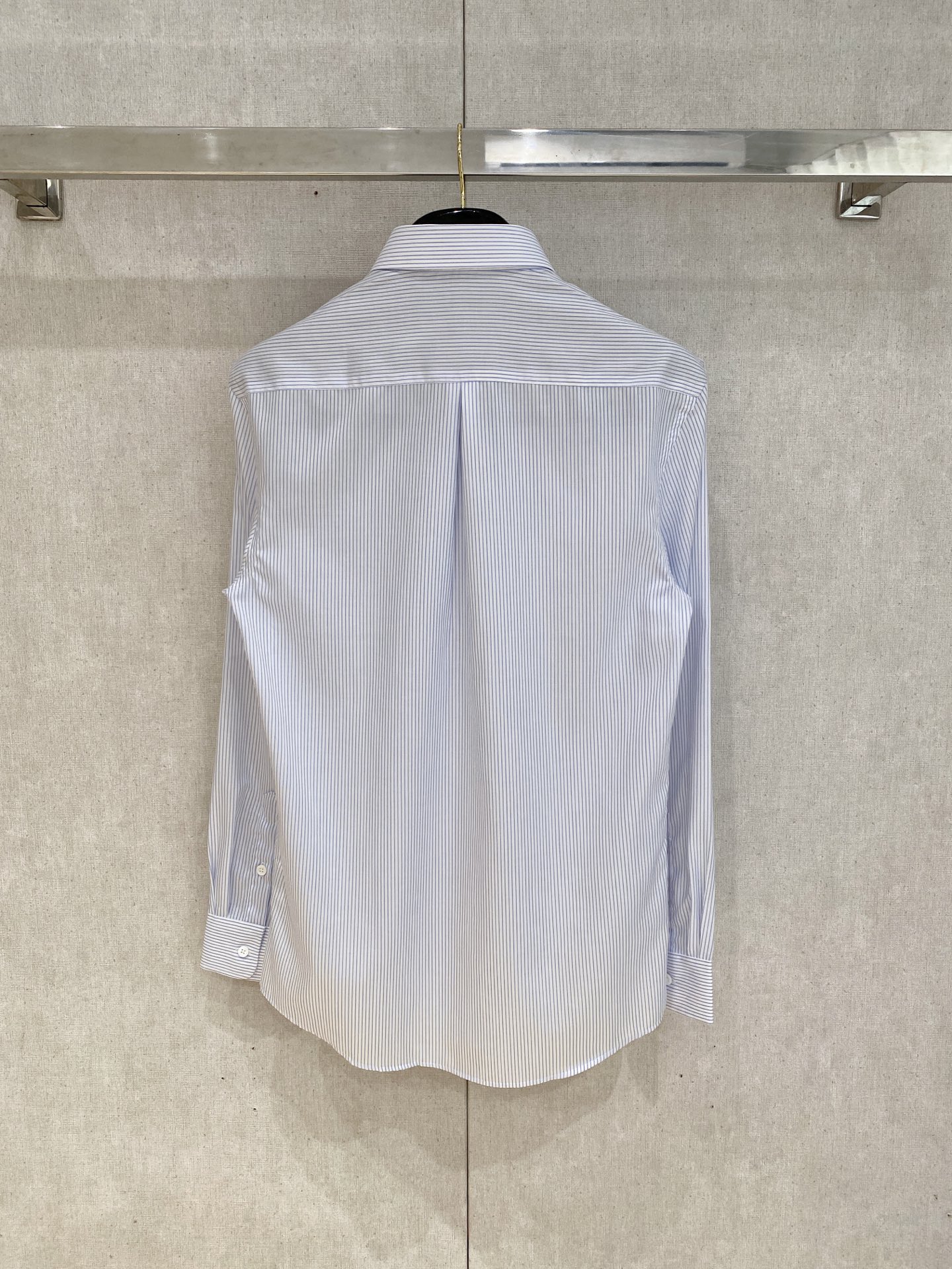 🌾退换🔥 强势上新，新款不断！！！新款衬衫，高级面料高级做工，顶级品质！！！S一XXLS穿125左右m穿