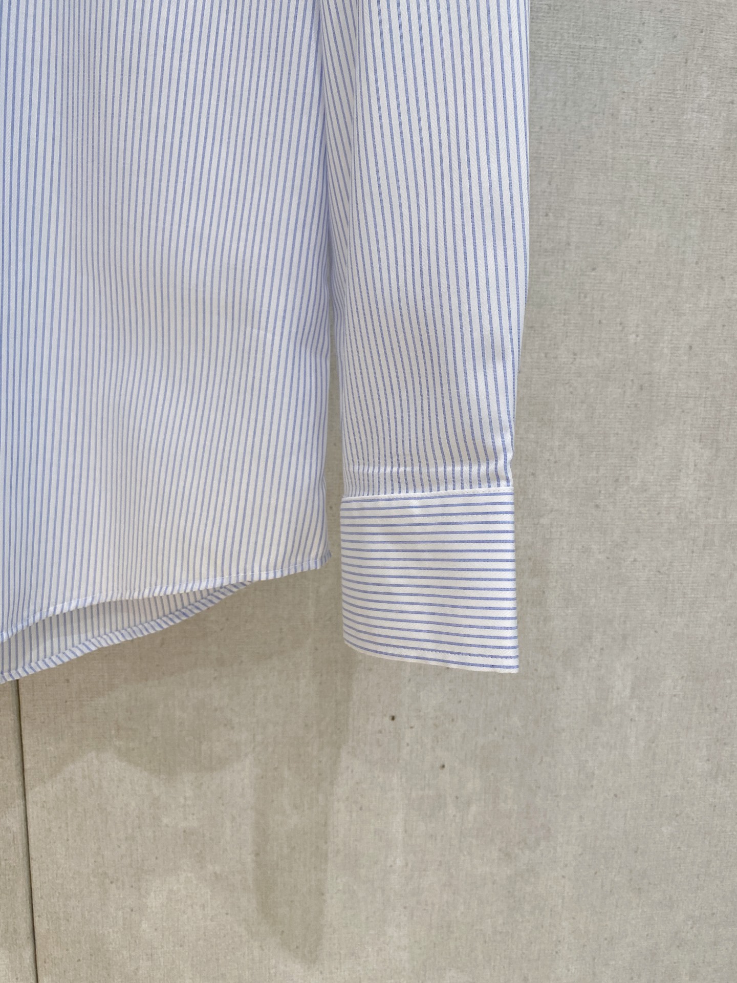 🌾退换🔥 强势上新，新款不断！！！新款衬衫，高级面料高级做工，顶级品质！！！S一XXLS穿125左右m穿