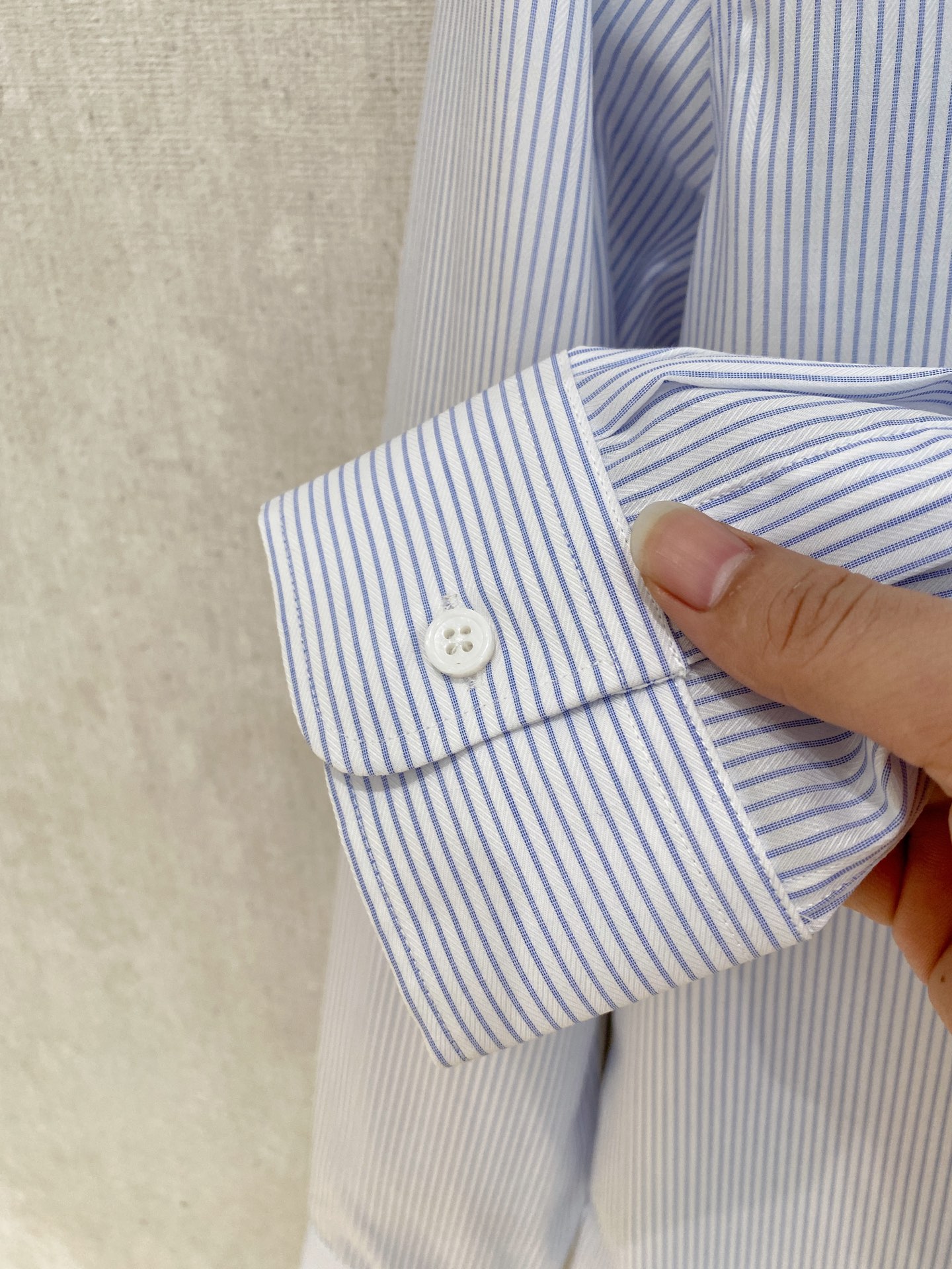 🌾退换🔥 强势上新，新款不断！！！新款衬衫，高级面料高级做工，顶级品质！！！S一XXLS穿125左右m穿