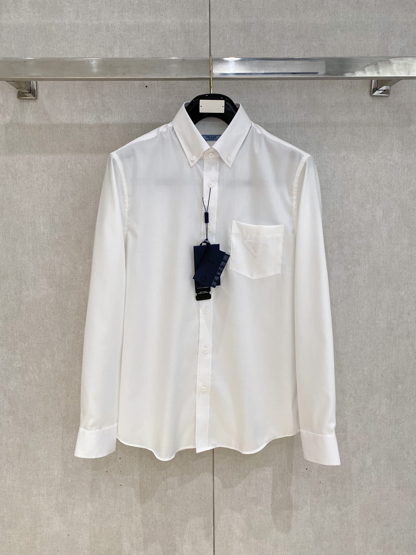 🌾退换🔥 强势上新，新款不断！！！新款衬衫，高级面料高级做工，顶级品质！！！S一XXLS穿125左右m穿