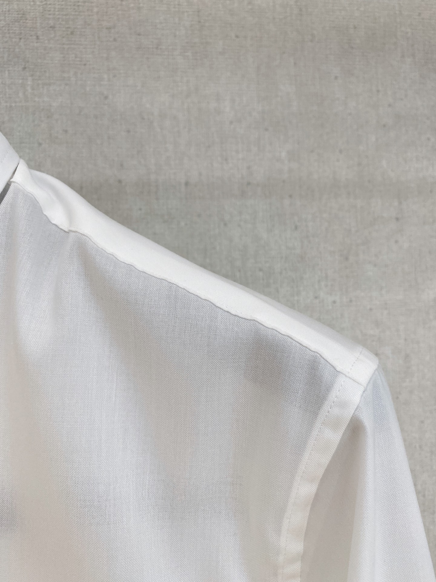 🌾退换🔥 强势上新，新款不断！！！新款衬衫，高级面料高级做工，顶级品质！！！S一XXLS穿125左右m穿