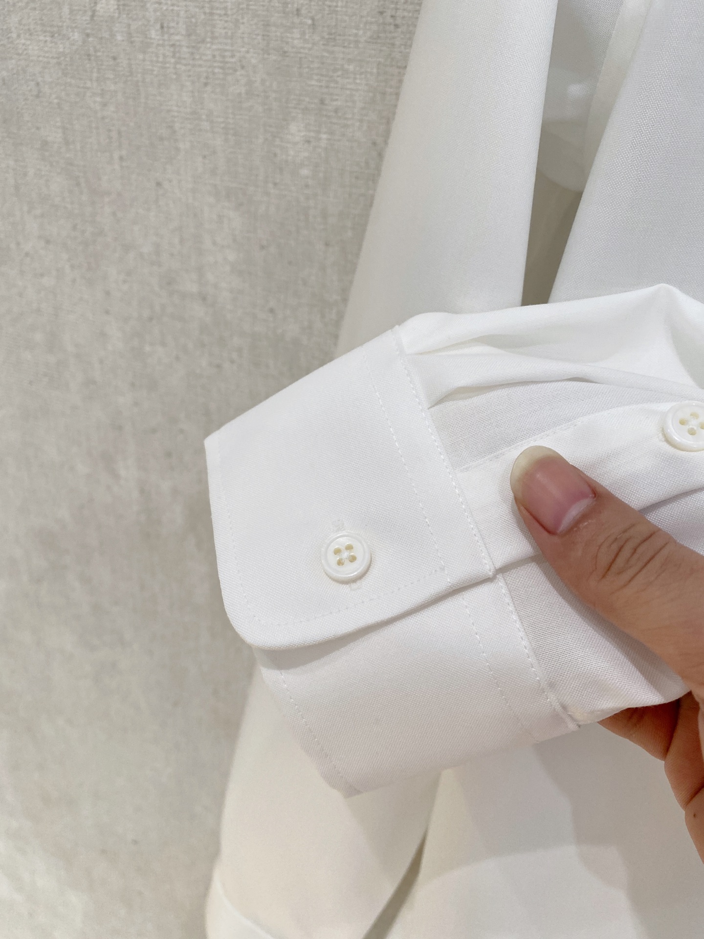 🌾退换🔥 强势上新，新款不断！！！新款衬衫，高级面料高级做工，顶级品质！！！S一XXLS穿125左右m穿