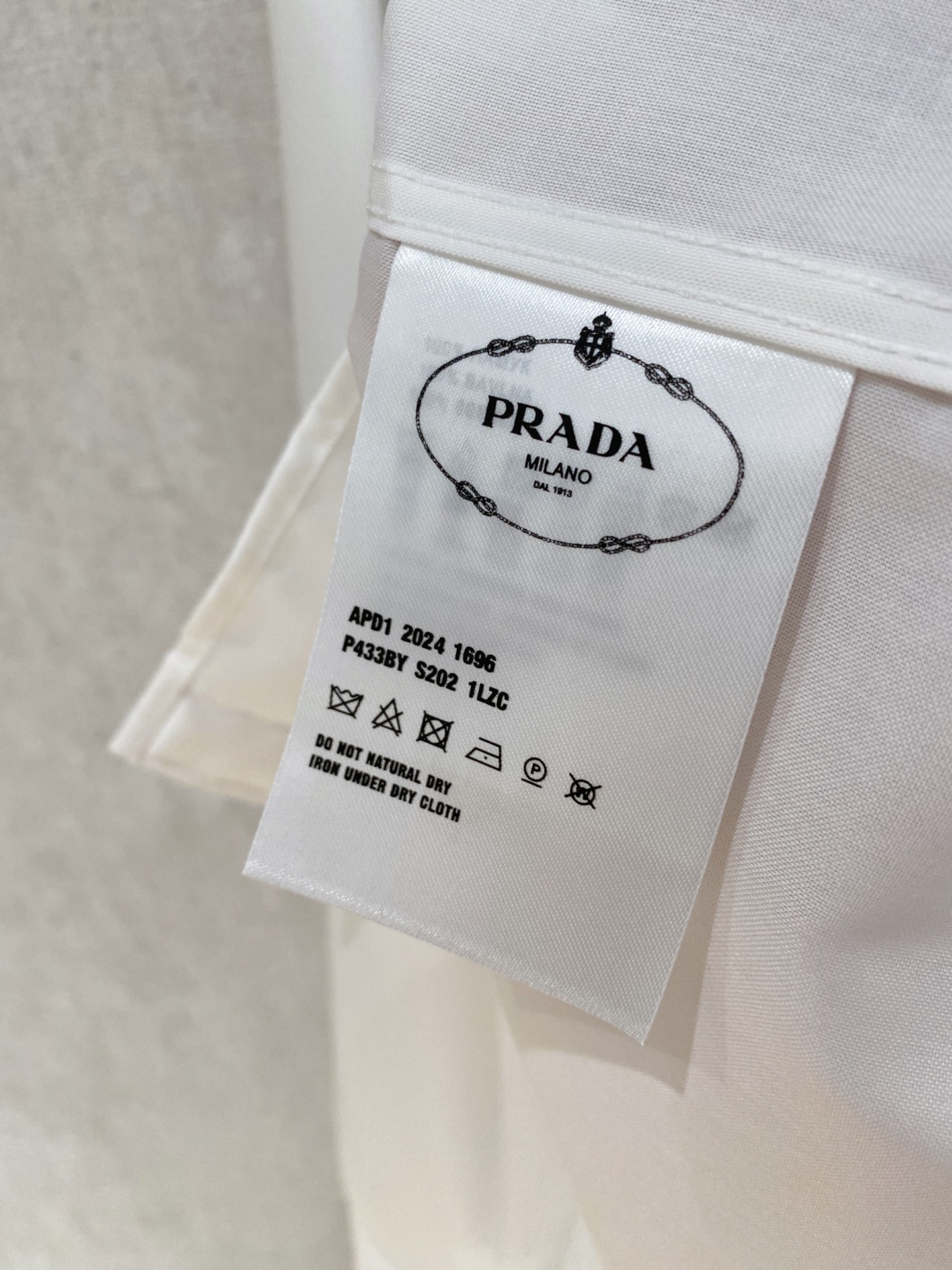 🌾退换🔥 强势上新，新款不断！！！新款衬衫，高级面料高级做工，顶级品质！！！S一XXLS穿125左右m穿