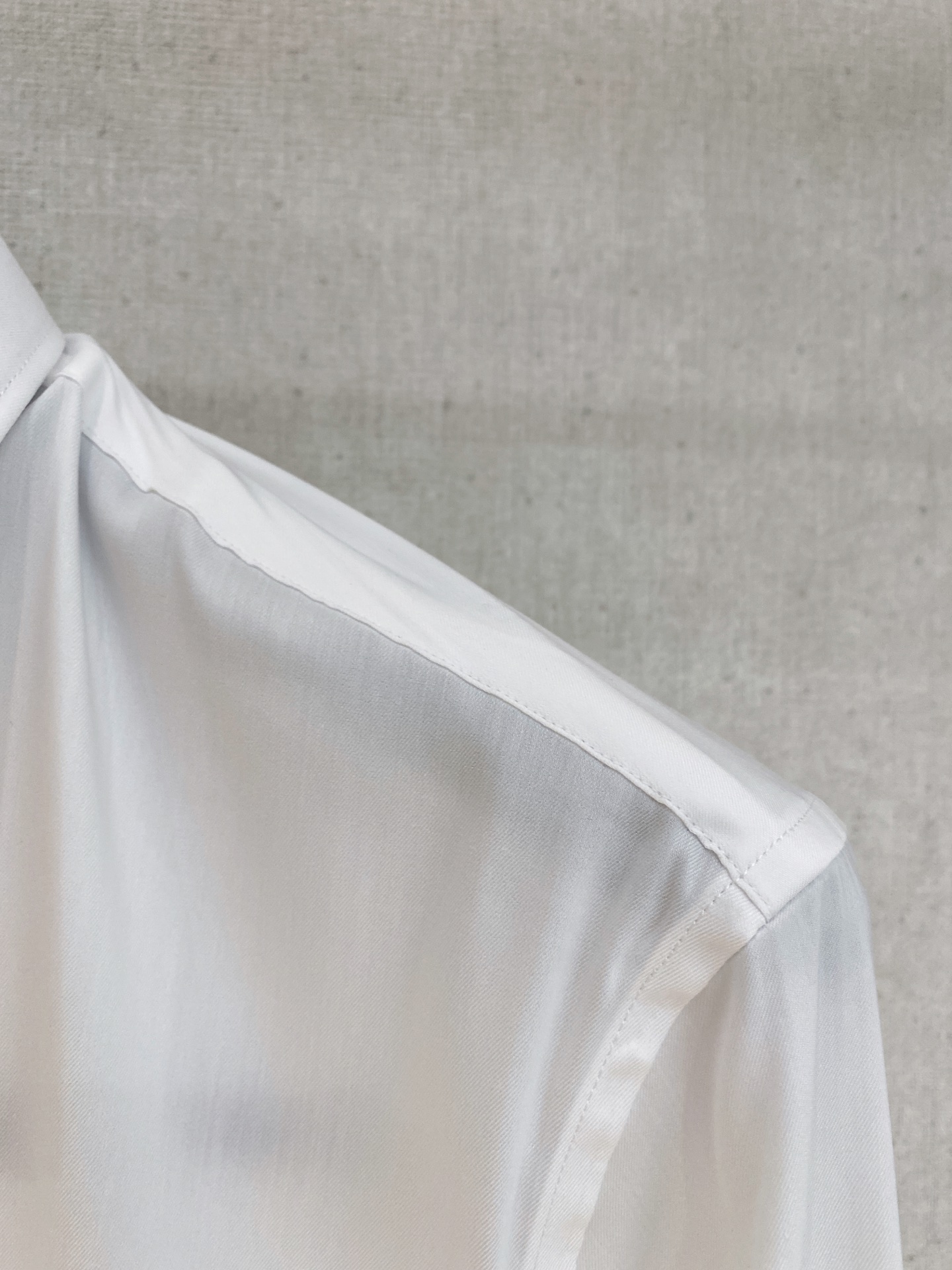 🌾退换🔥 强势上新，新款不断！！！新款衬衫，高级面料高级做工，顶级品质！！！S一XXLS穿125左右m穿