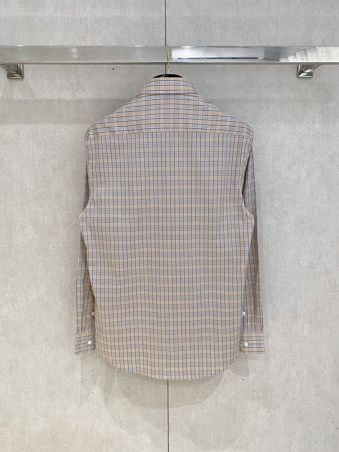 🌾退换🔥 强势上新，新款不断！！！新款衬衫，高级面料高级做工，顶级品质！！！S一XXLS穿125左右m穿