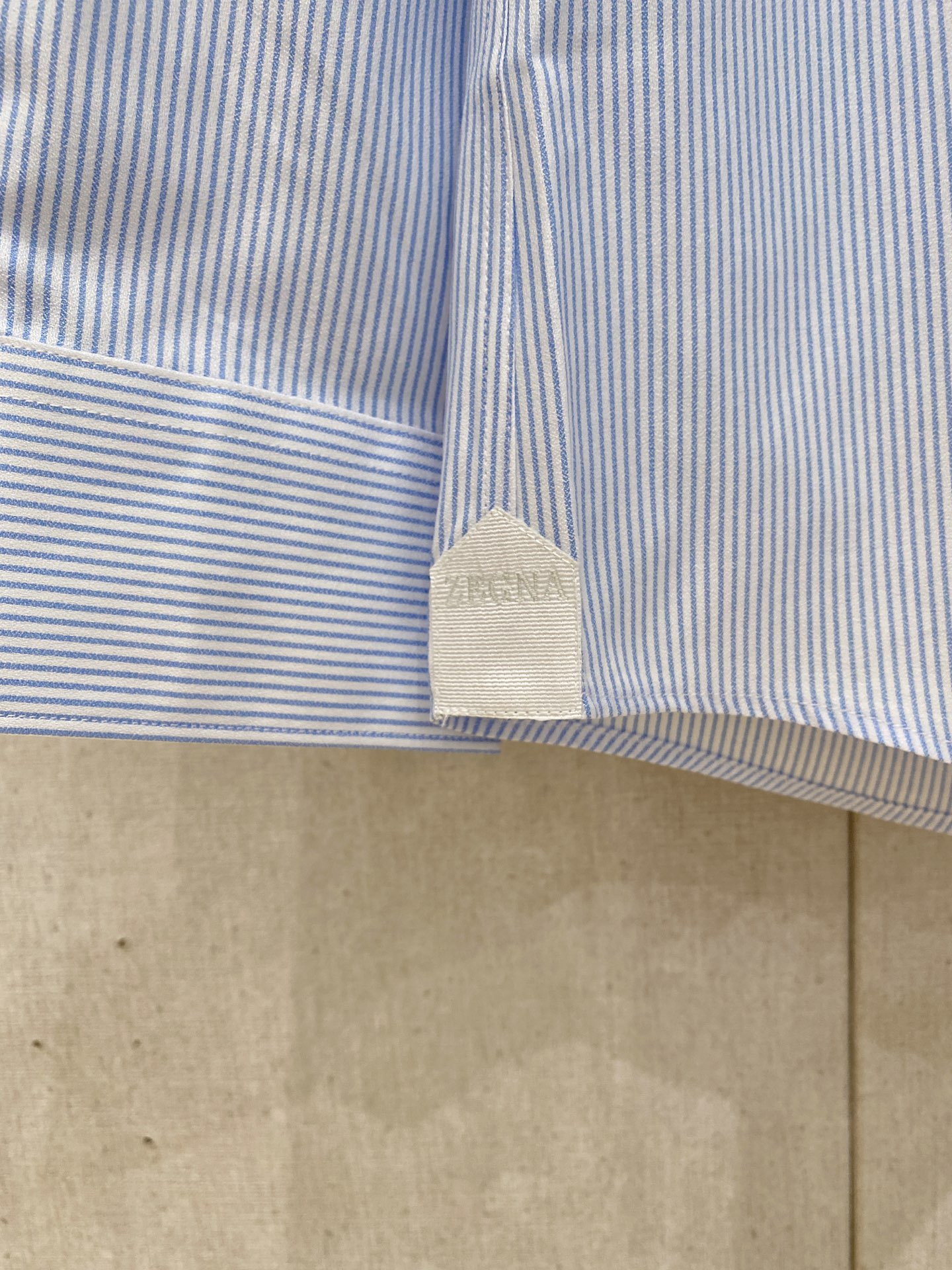 🌾退换🔥 强势上新，新款不断！！！新款衬衫，高级面料高级做工，顶级品质！！！S一XXLS穿125左右m穿