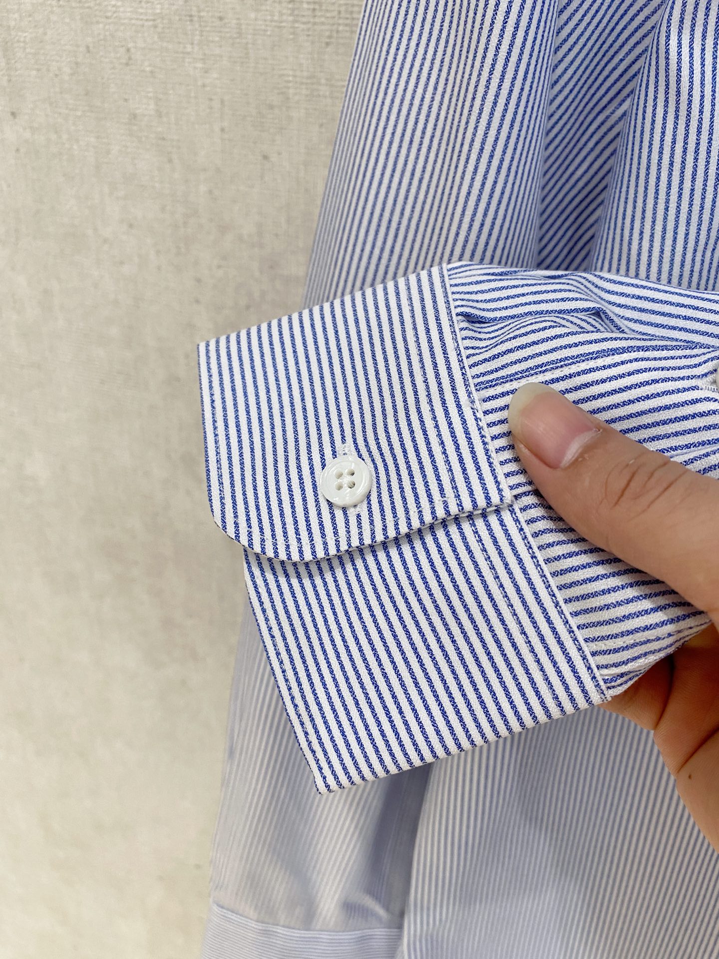 🌾退换🔥 强势上新，新款不断！！！新款衬衫，高级面料高级做工，顶级品质！！！S一XXLS穿125左右m穿