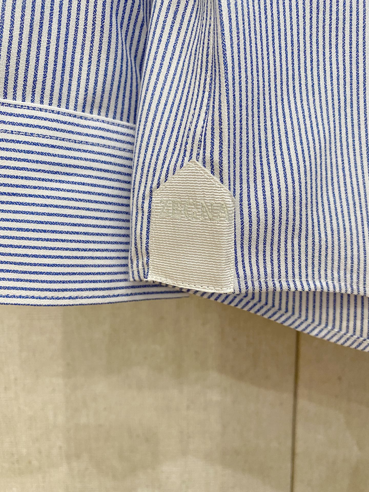 🌾退换🔥 强势上新，新款不断！！！新款衬衫，高级面料高级做工，顶级品质！！！S一XXLS穿125左右m穿