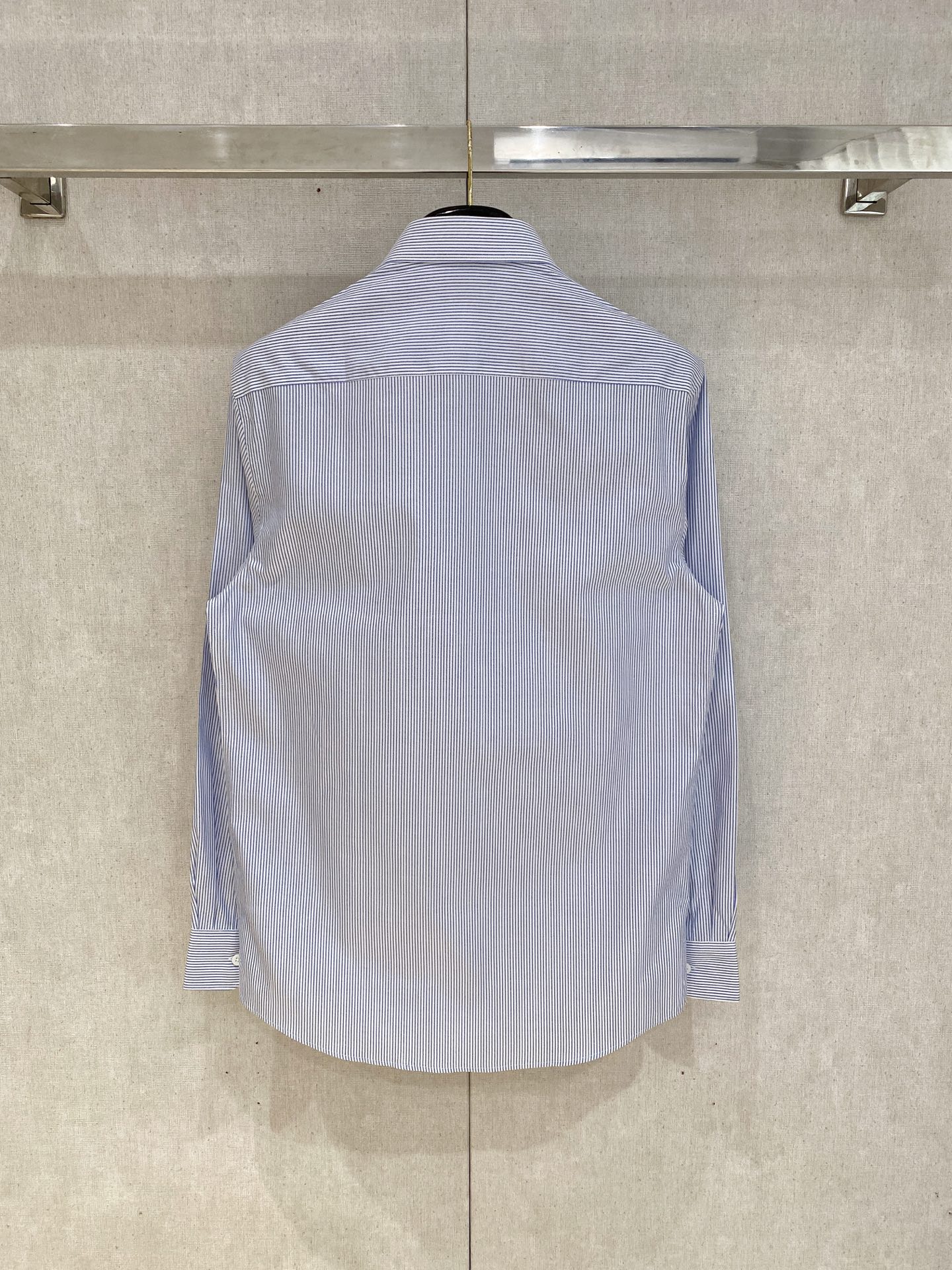 🌾退换🔥 强势上新，新款不断！！！新款衬衫，高级面料高级做工，顶级品质！！！S一XXLS穿125左右m穿