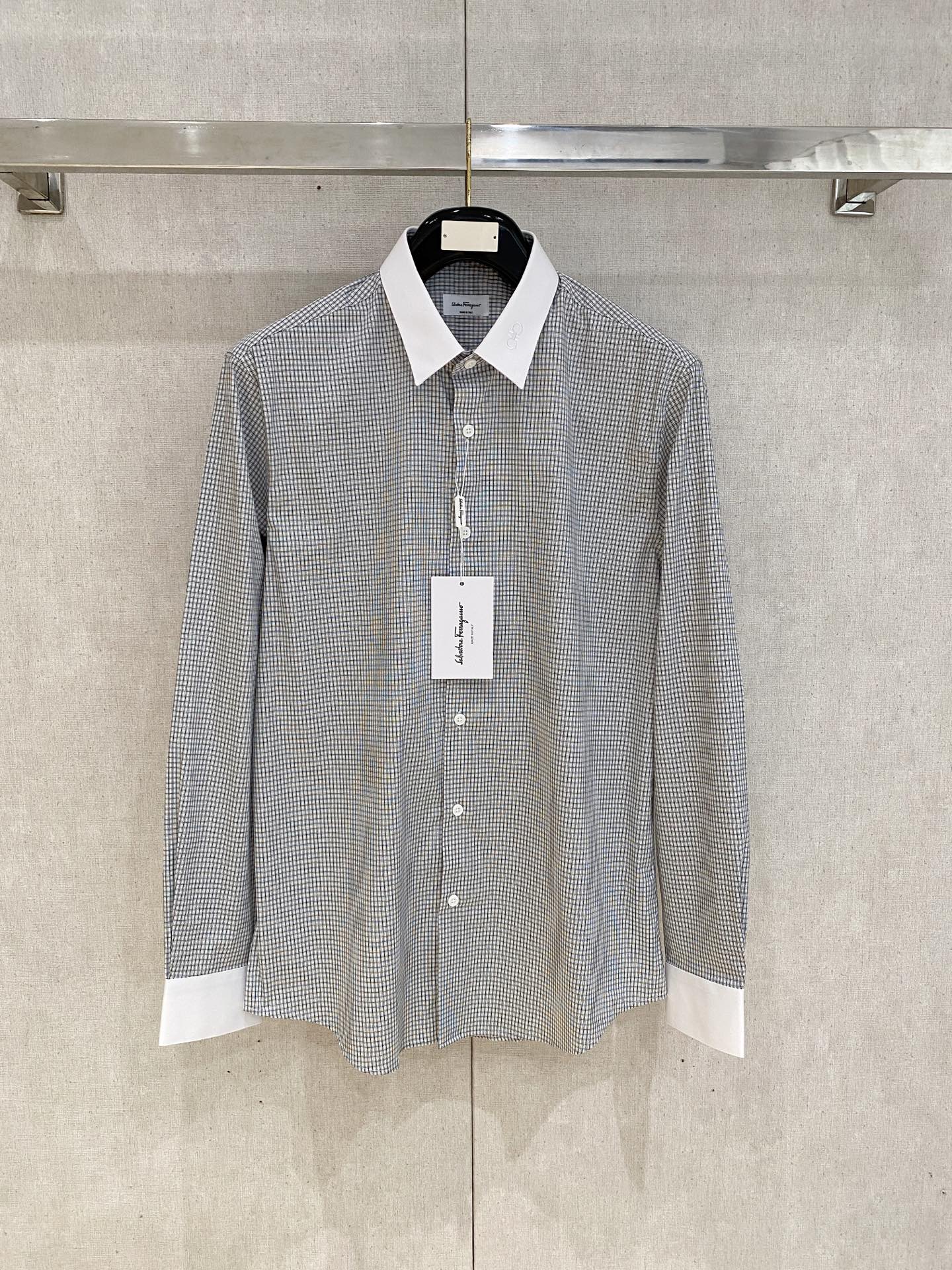 🌾退换🔥 强势上新，新款不断！！！新款衬衫，高级面料高级做工，顶级品质！！！S一XXLS穿125左右m穿