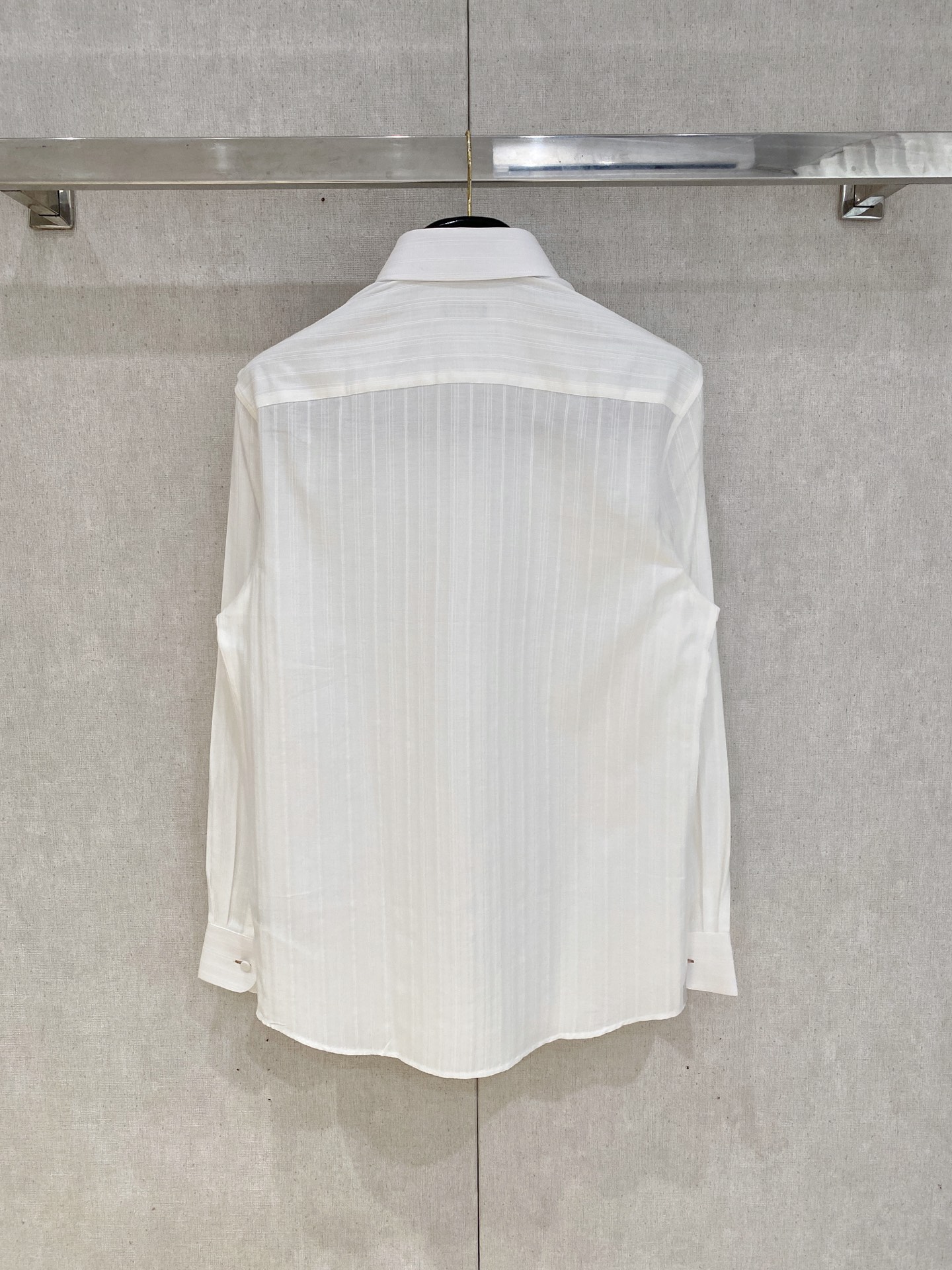 🌾退换🔥 强势上新，新款不断！！！新款衬衫，高级面料高级做工，顶级品质！！！S一XXLS穿125左右m穿