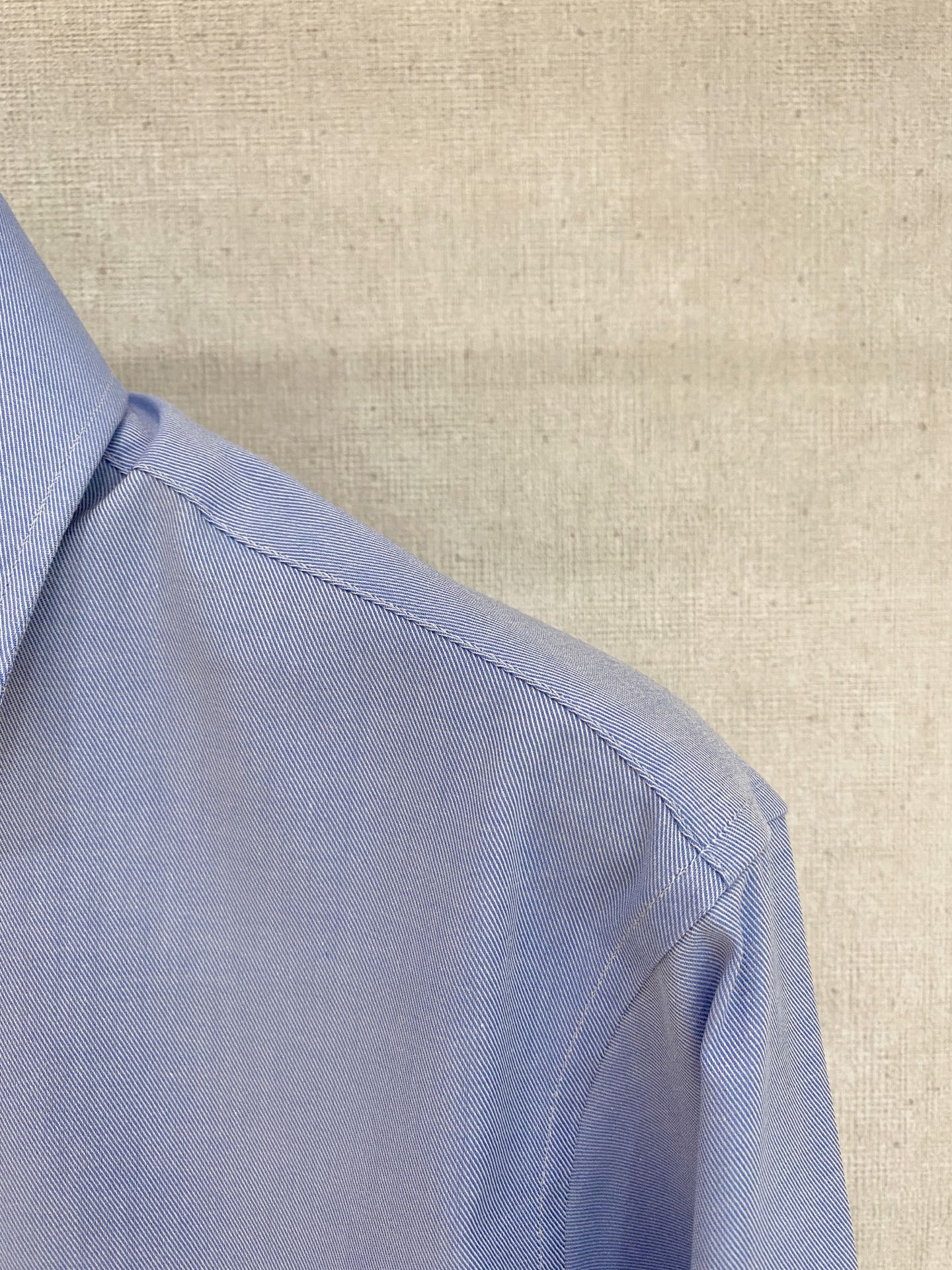 🌾退换🔥 强势上新，新款不断！！！新款衬衫，高级面料高级做工，顶级品质！！！S一XXLS穿125左右m穿