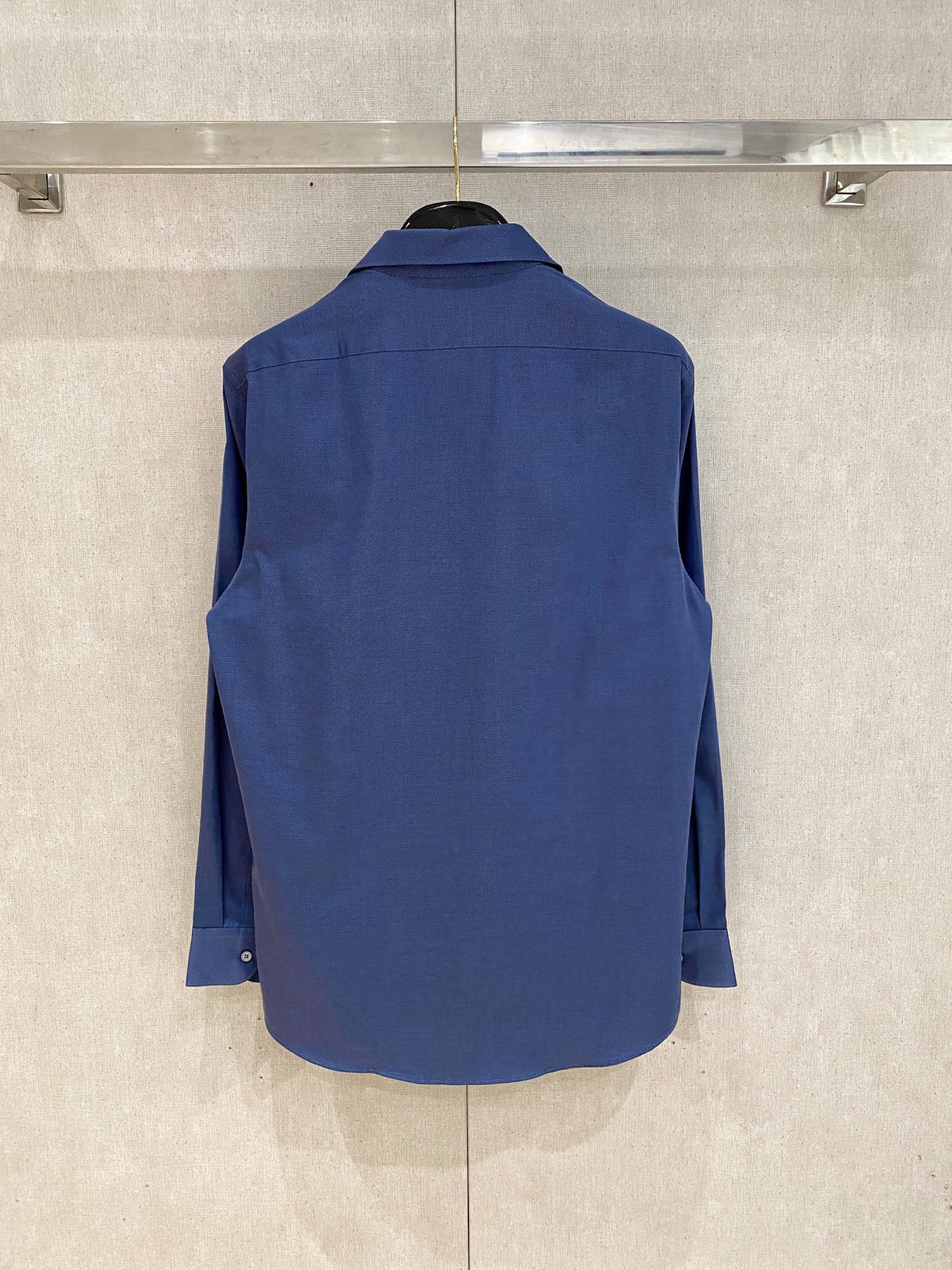 🌾退换🔥 强势上新，新款不断！！！新款衬衫，高级面料高级做工，顶级品质！！！S一XXLS穿125左右m穿