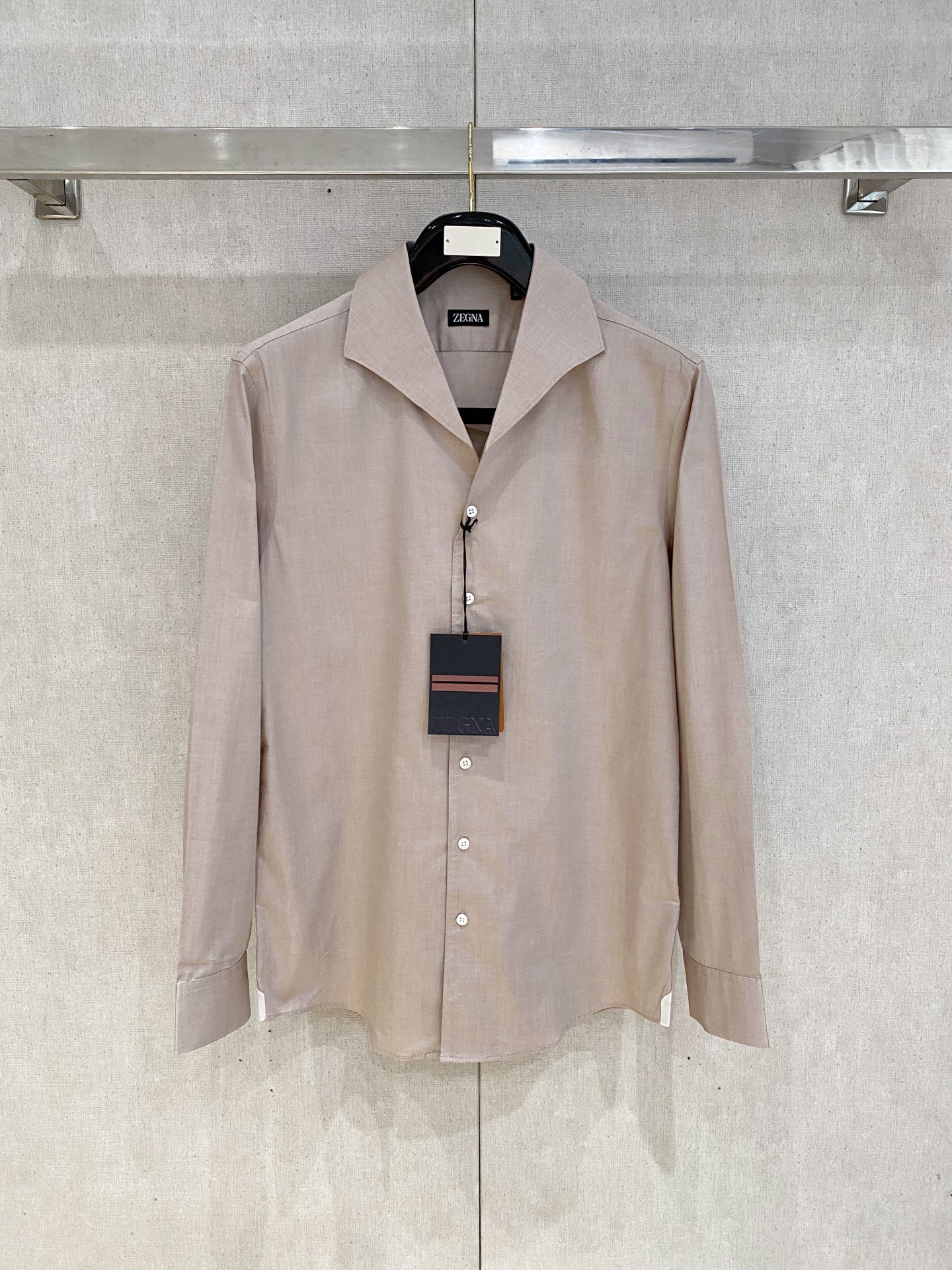 🌾退换🔥 强势上新，新款不断！！！新款衬衫，高级面料高级做工，顶级品质！！！S一XXLS穿125左右m穿