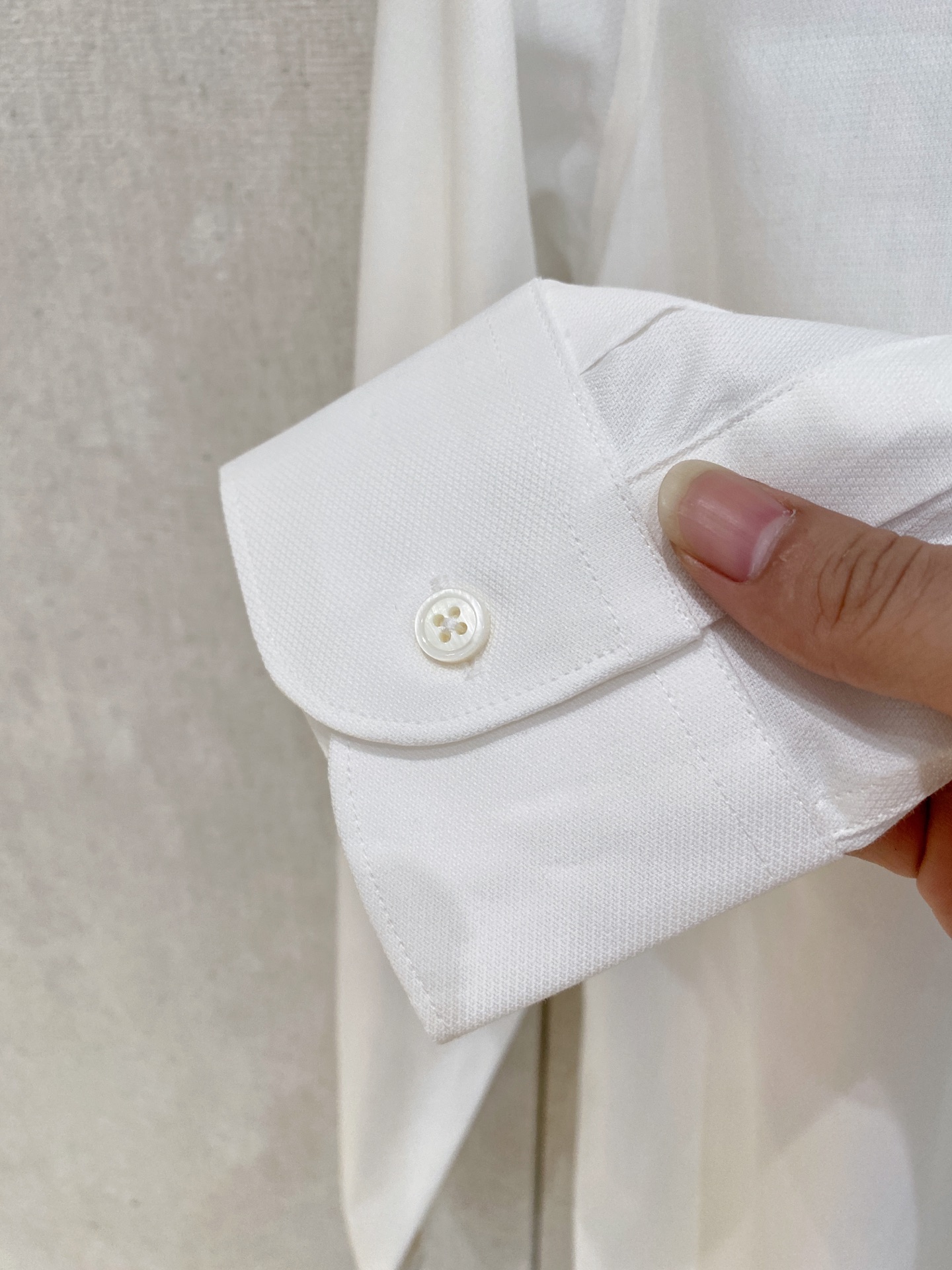 🌾退换🔥 强势上新，新款不断！！！新款衬衫，高级面料高级做工，顶级品质！！！S一XXLS穿125左右m穿