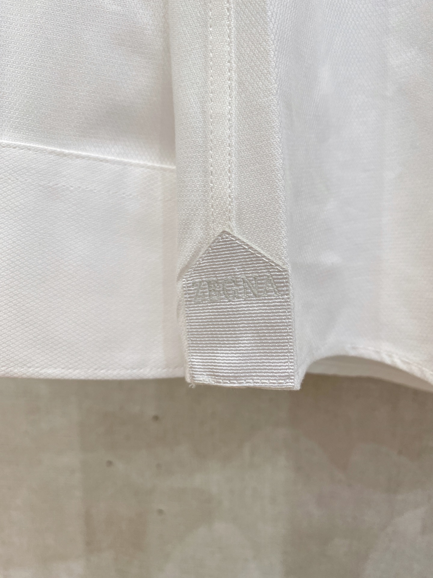 🌾退换🔥 强势上新，新款不断！！！新款衬衫，高级面料高级做工，顶级品质！！！S一XXLS穿125左右m穿