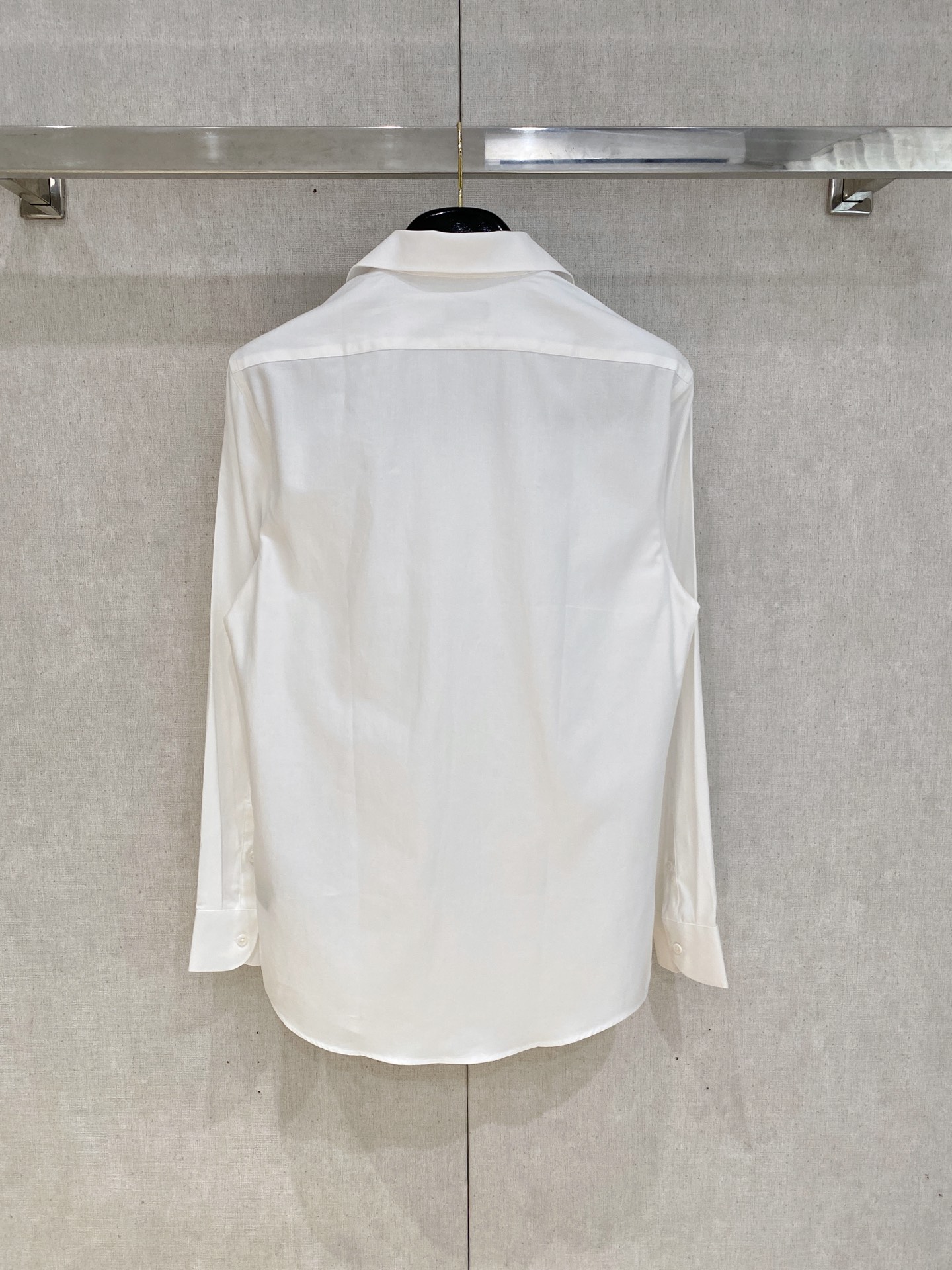 🌾退换🔥 强势上新，新款不断！！！新款衬衫，高级面料高级做工，顶级品质！！！S一XXLS穿125左右m穿