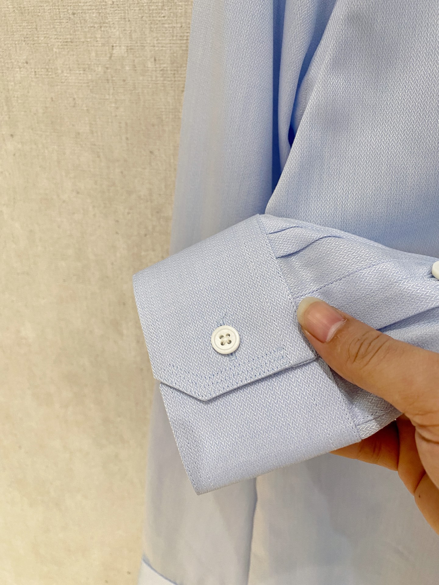 🌾退换🔥 强势上新，新款不断！！！新款衬衫，高级面料高级做工，顶级品质！！！S一XXLS穿125左右m穿