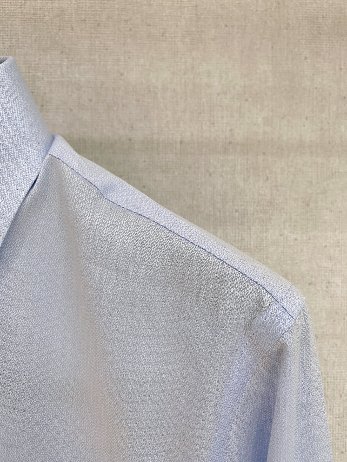 🌾退换🔥 强势上新，新款不断！！！新款衬衫，高级面料高级做工，顶级品质！！！S一XXLS穿125左右m穿