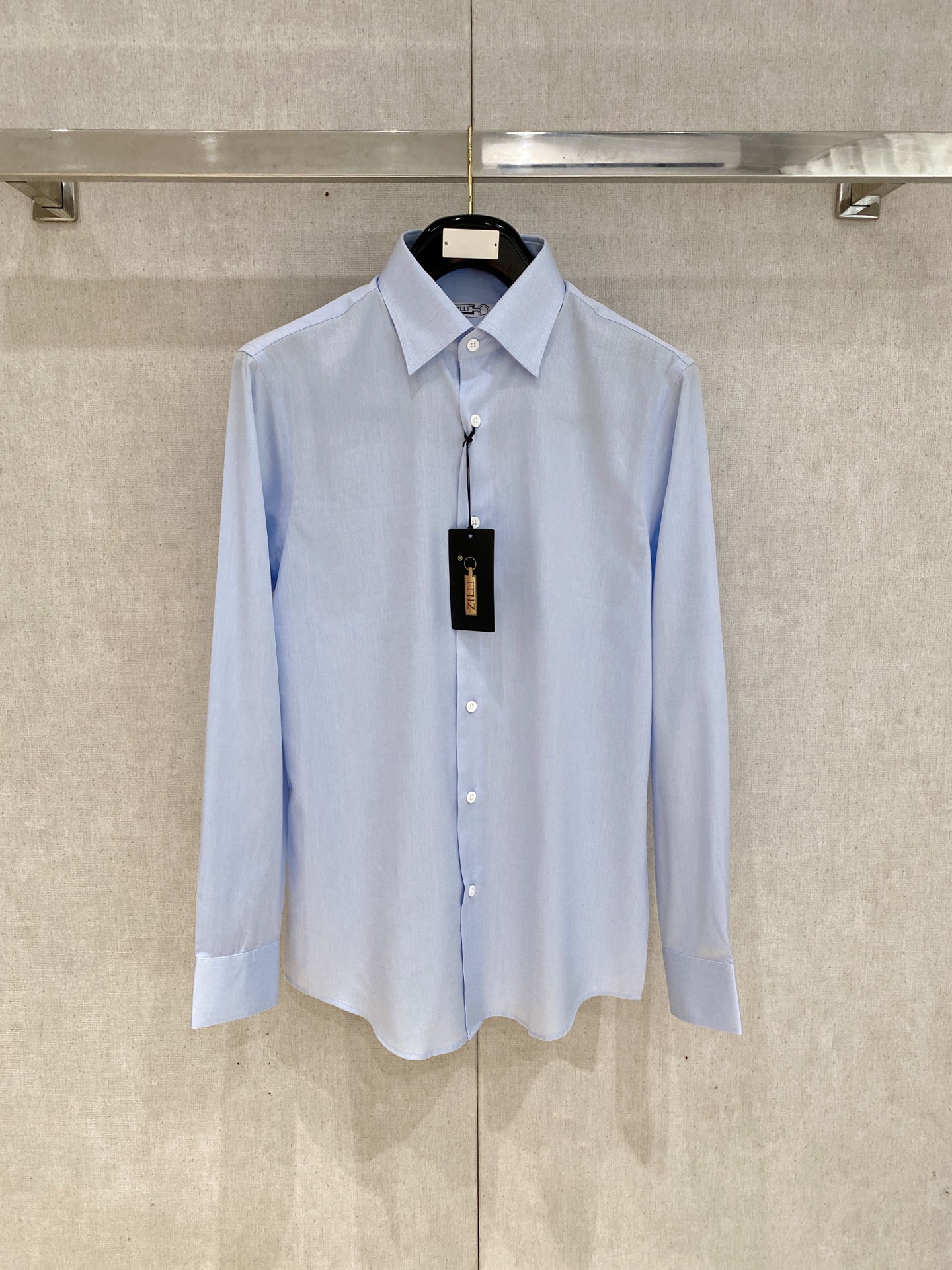 🌾退换🔥 强势上新，新款不断！！！新款衬衫，高级面料高级做工，顶级品质！！！S一XXLS穿125左右m穿