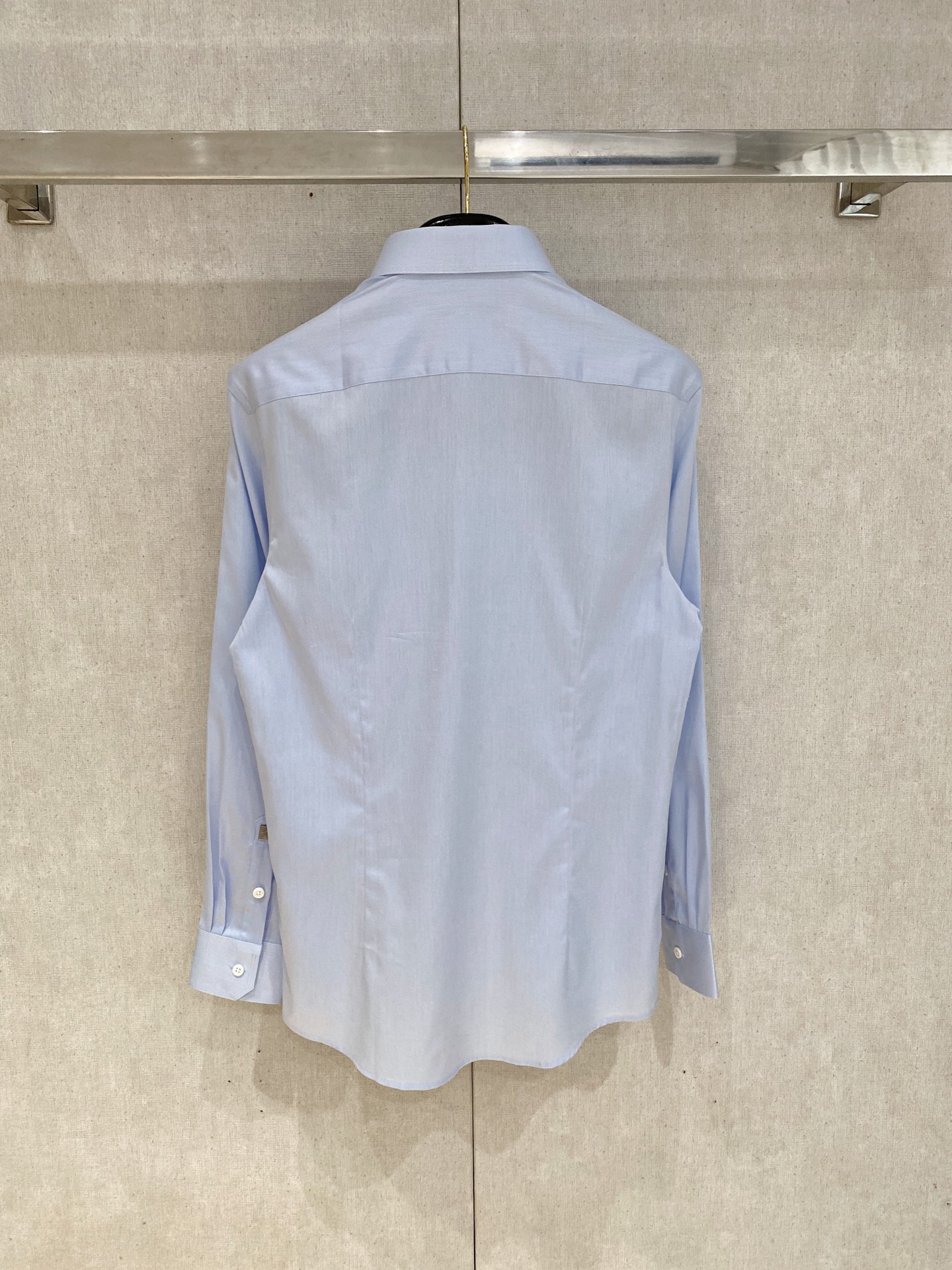 🌾退换🔥 强势上新，新款不断！！！新款衬衫，高级面料高级做工，顶级品质！！！S一XXLS穿125左右m穿