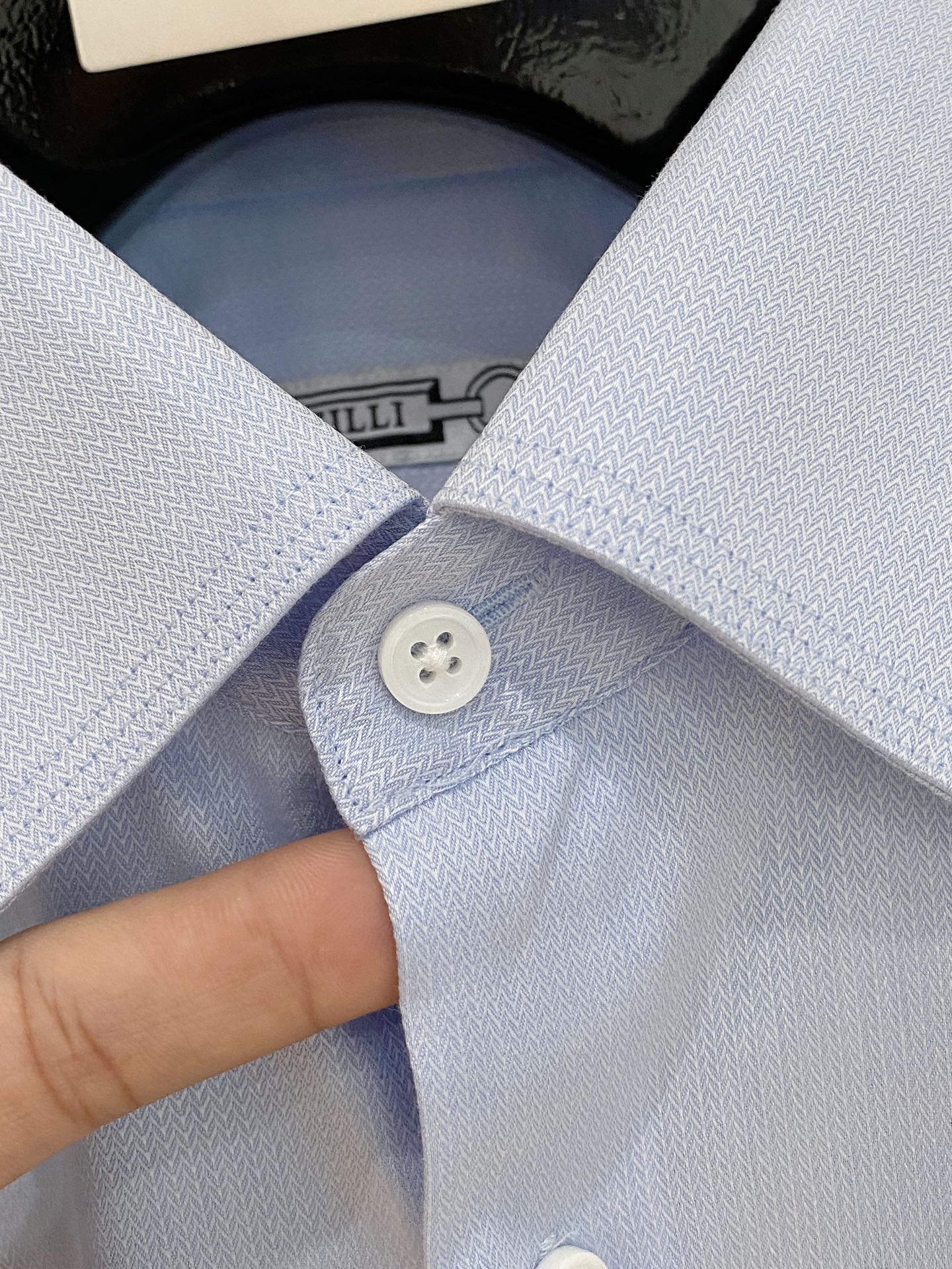 🌾退换🔥 强势上新，新款不断！！！新款衬衫，高级面料高级做工，顶级品质！！！S一XXLS穿125左右m穿