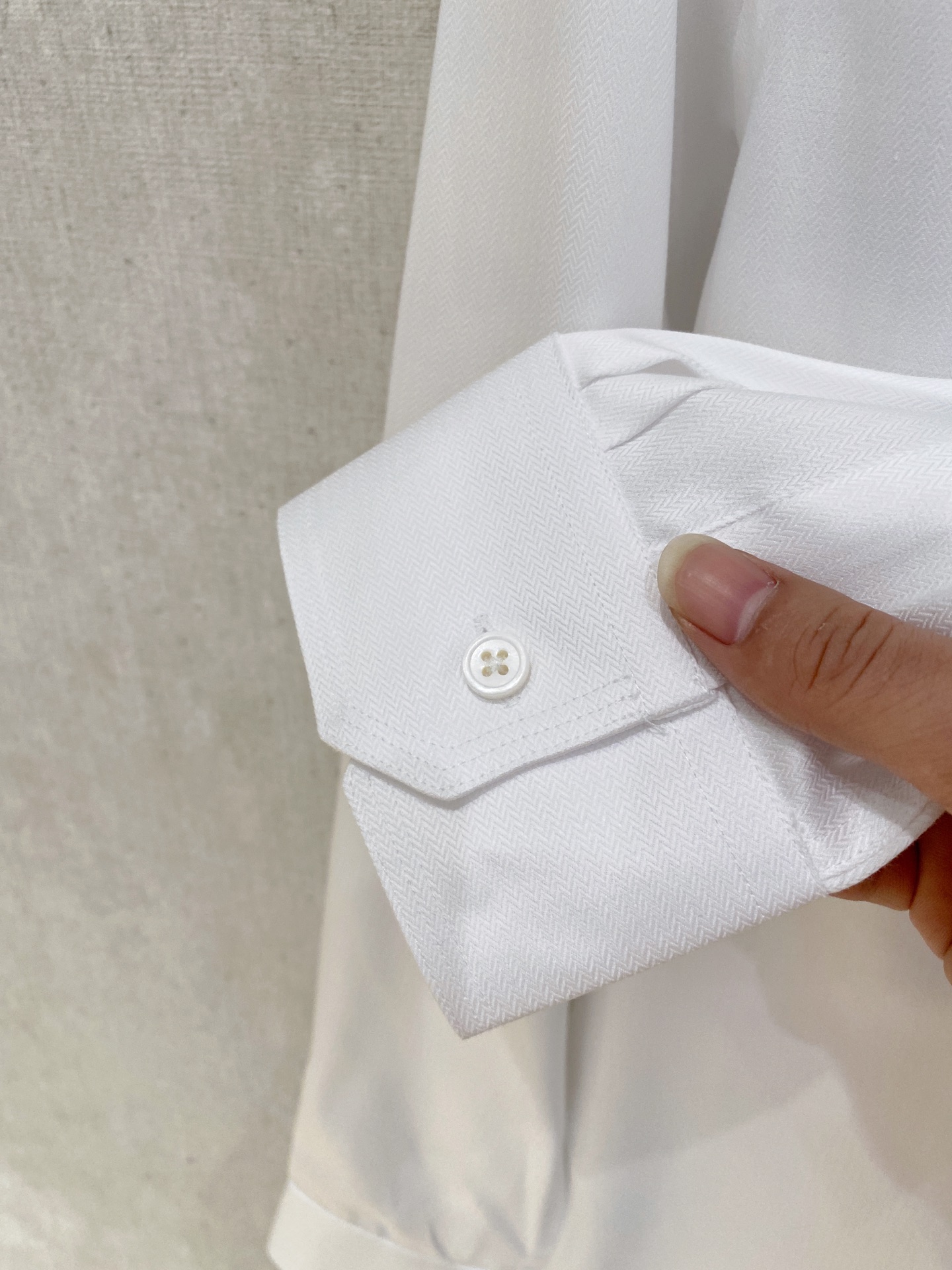 🌾退换🔥 强势上新，新款不断！！！新款衬衫，高级面料高级做工，顶级品质！！！S一XXLS穿125左右m穿