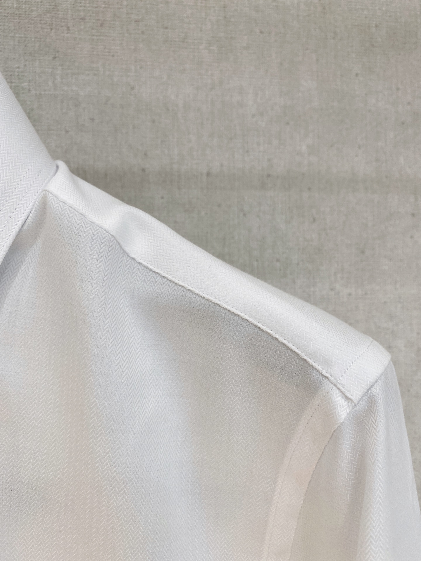 🌾退换🔥 强势上新，新款不断！！！新款衬衫，高级面料高级做工，顶级品质！！！S一XXLS穿125左右m穿