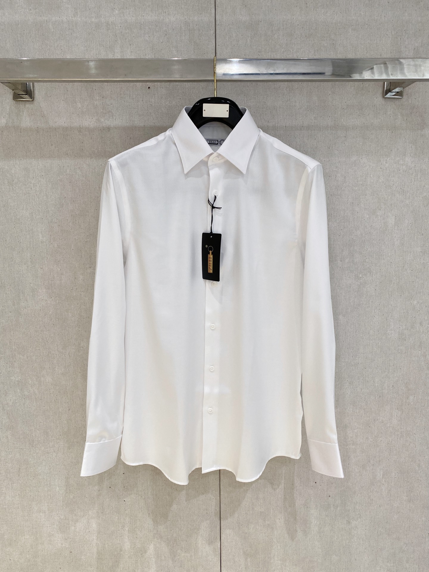 🌾退换🔥 强势上新，新款不断！！！新款衬衫，高级面料高级做工，顶级品质！！！S一XXLS穿125左右m穿