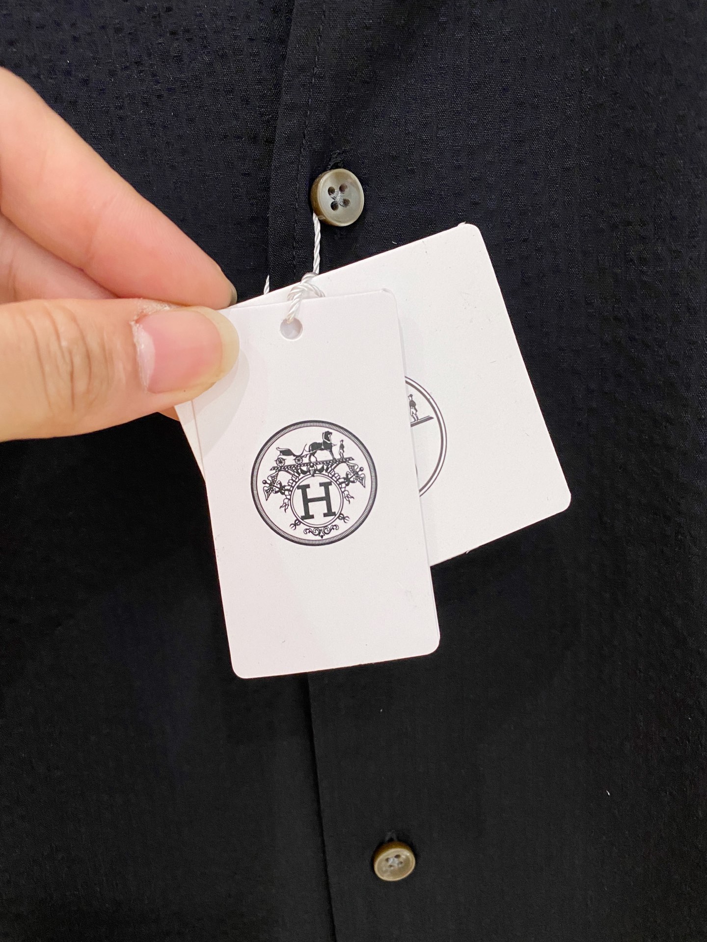 🌾退换🔥 强势上新，新款不断！！！新款衬衫，高级面料高级做工，顶级品质！！！S一XXLS穿125左右m穿