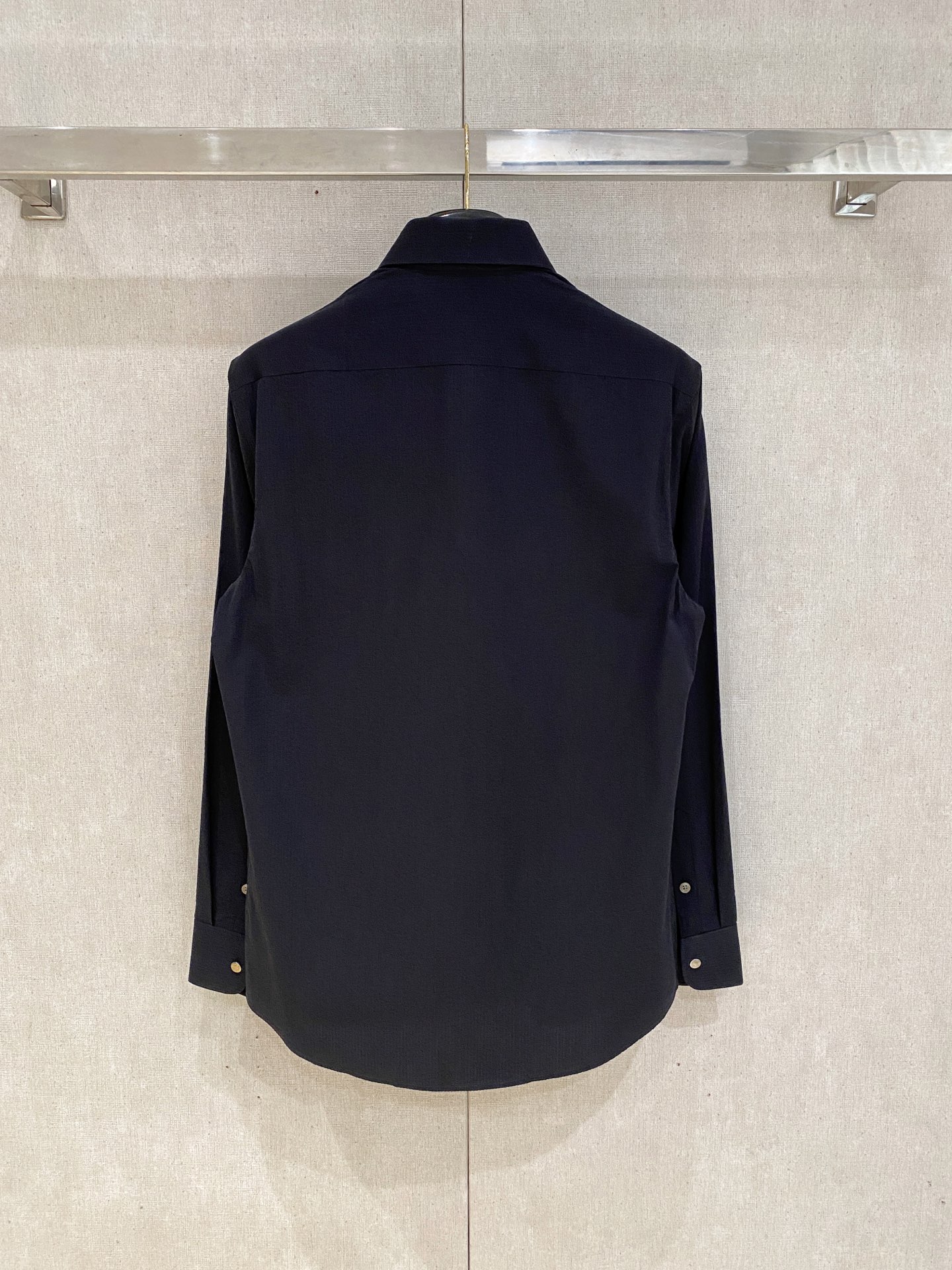 🌾退换🔥 强势上新，新款不断！！！新款衬衫，高级面料高级做工，顶级品质！！！S一XXLS穿125左右m穿