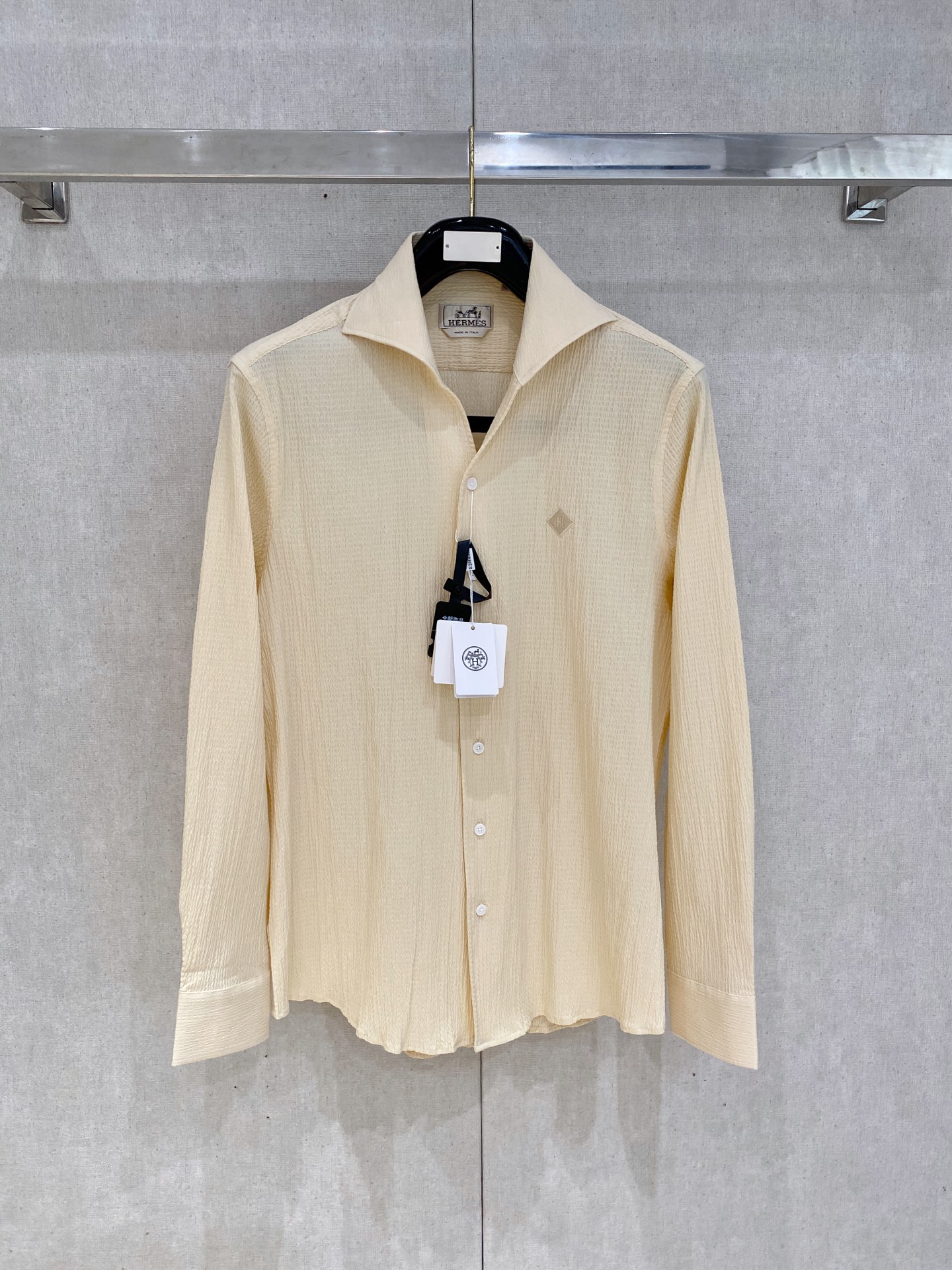 🌾退换🔥 强势上新，新款不断！！！新款衬衫，高级面料高级做工，顶级品质！！！S一XXLS穿125左右m穿