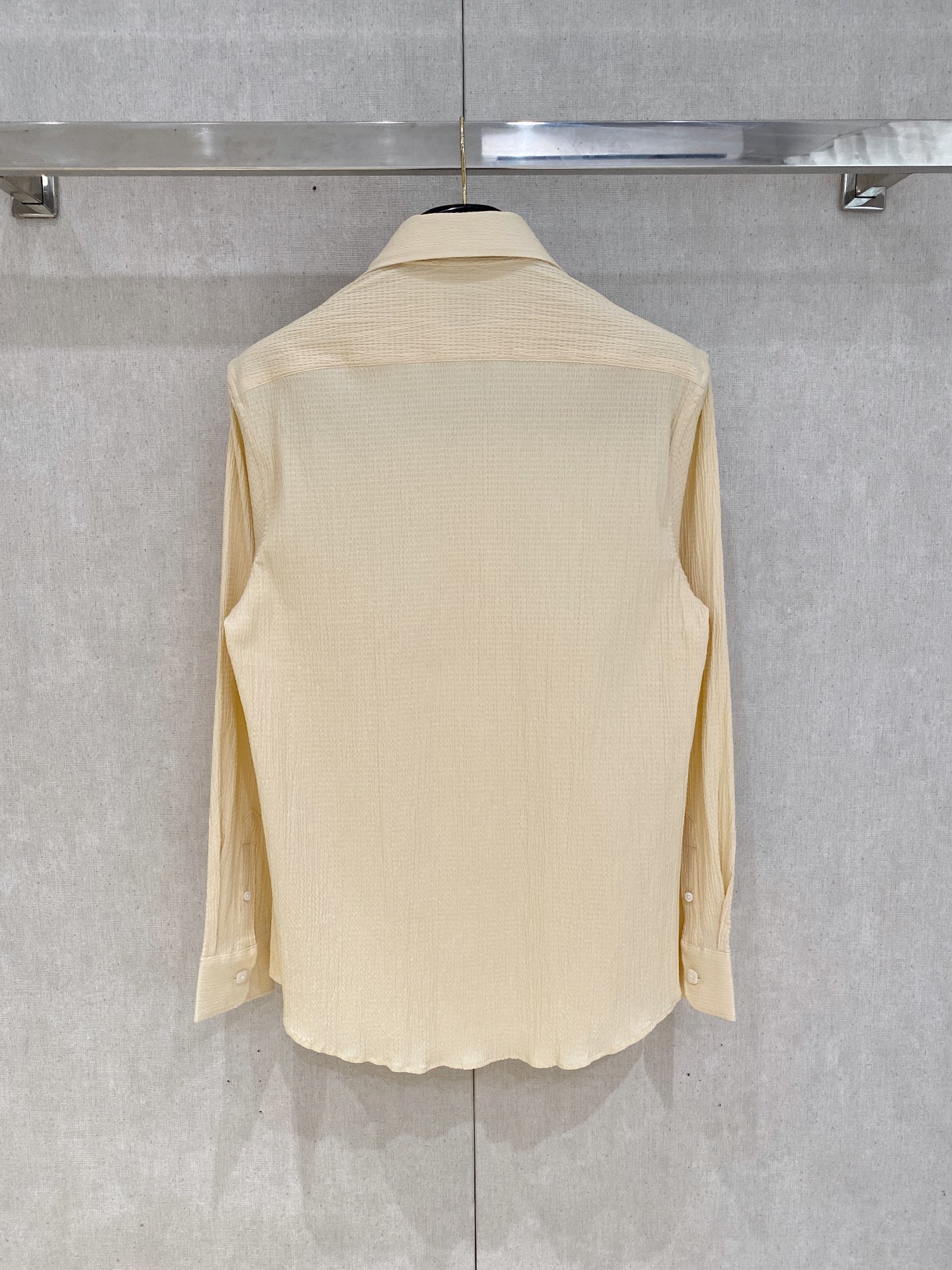 🌾退换🔥 强势上新，新款不断！！！新款衬衫，高级面料高级做工，顶级品质！！！S一XXLS穿125左右m穿