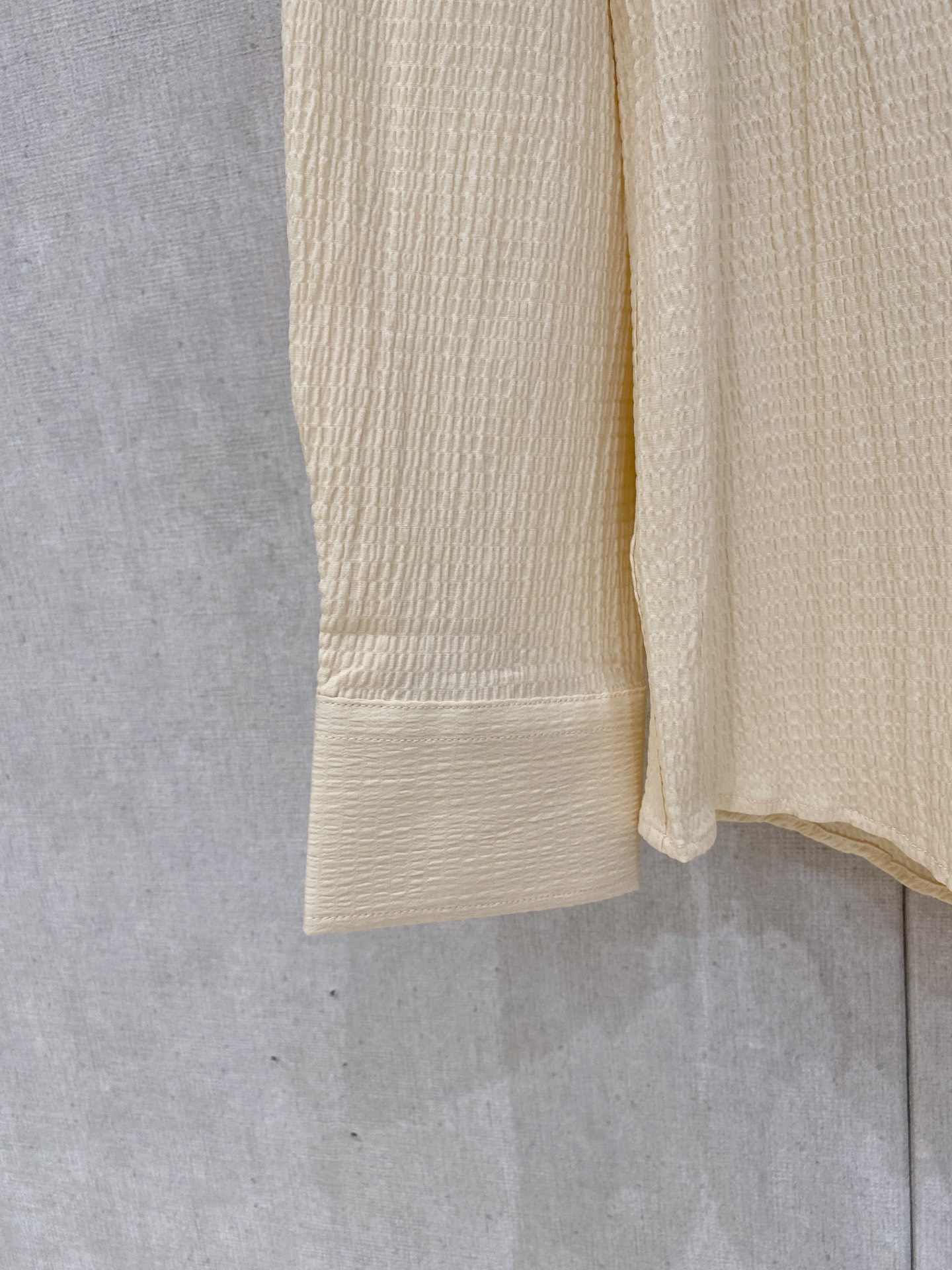 🌾退换🔥 强势上新，新款不断！！！新款衬衫，高级面料高级做工，顶级品质！！！S一XXLS穿125左右m穿