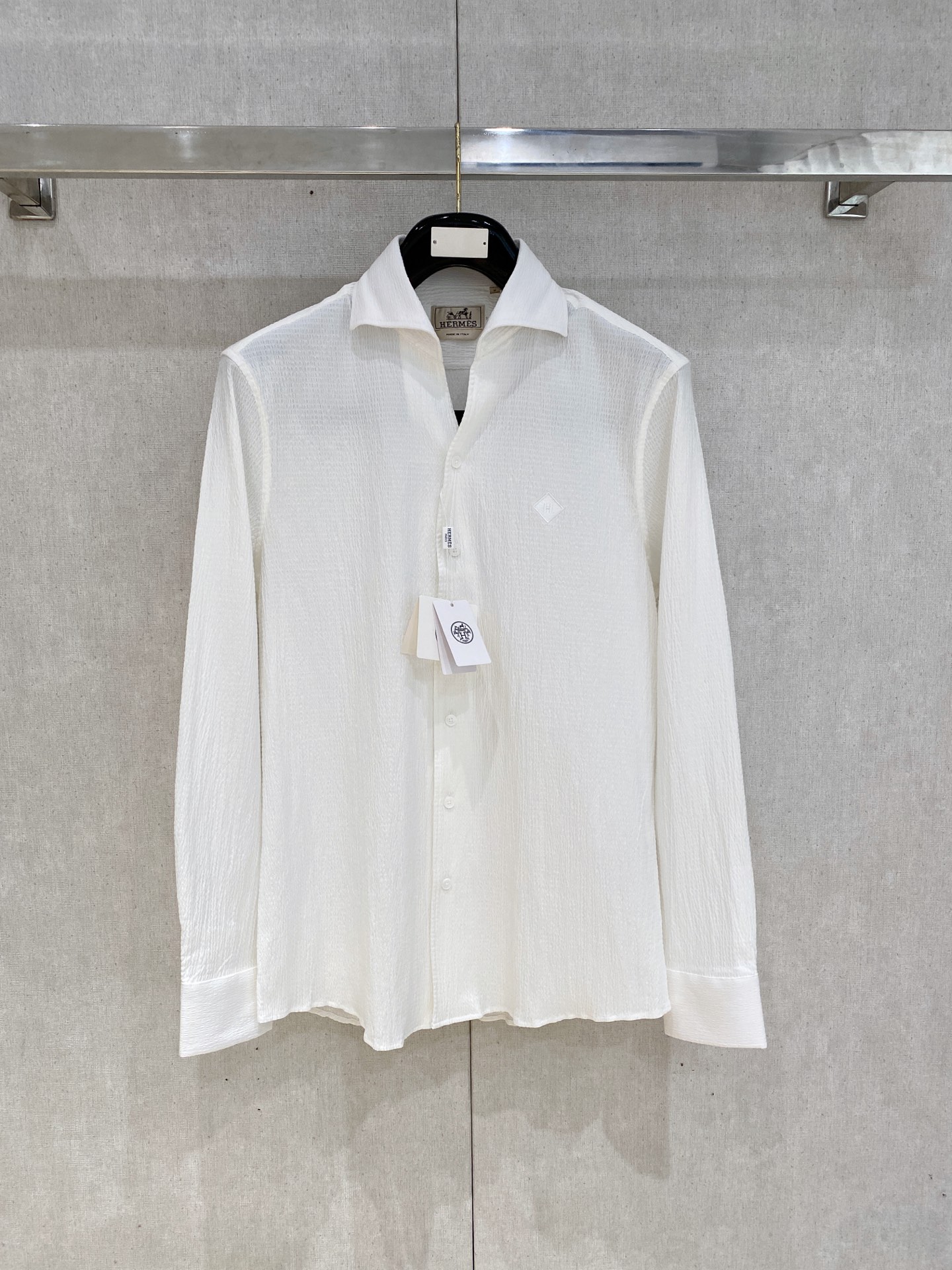 🌾退换🔥 强势上新，新款不断！！！新款衬衫，高级面料高级做工，顶级品质！！！S一XXLS穿125左右m穿