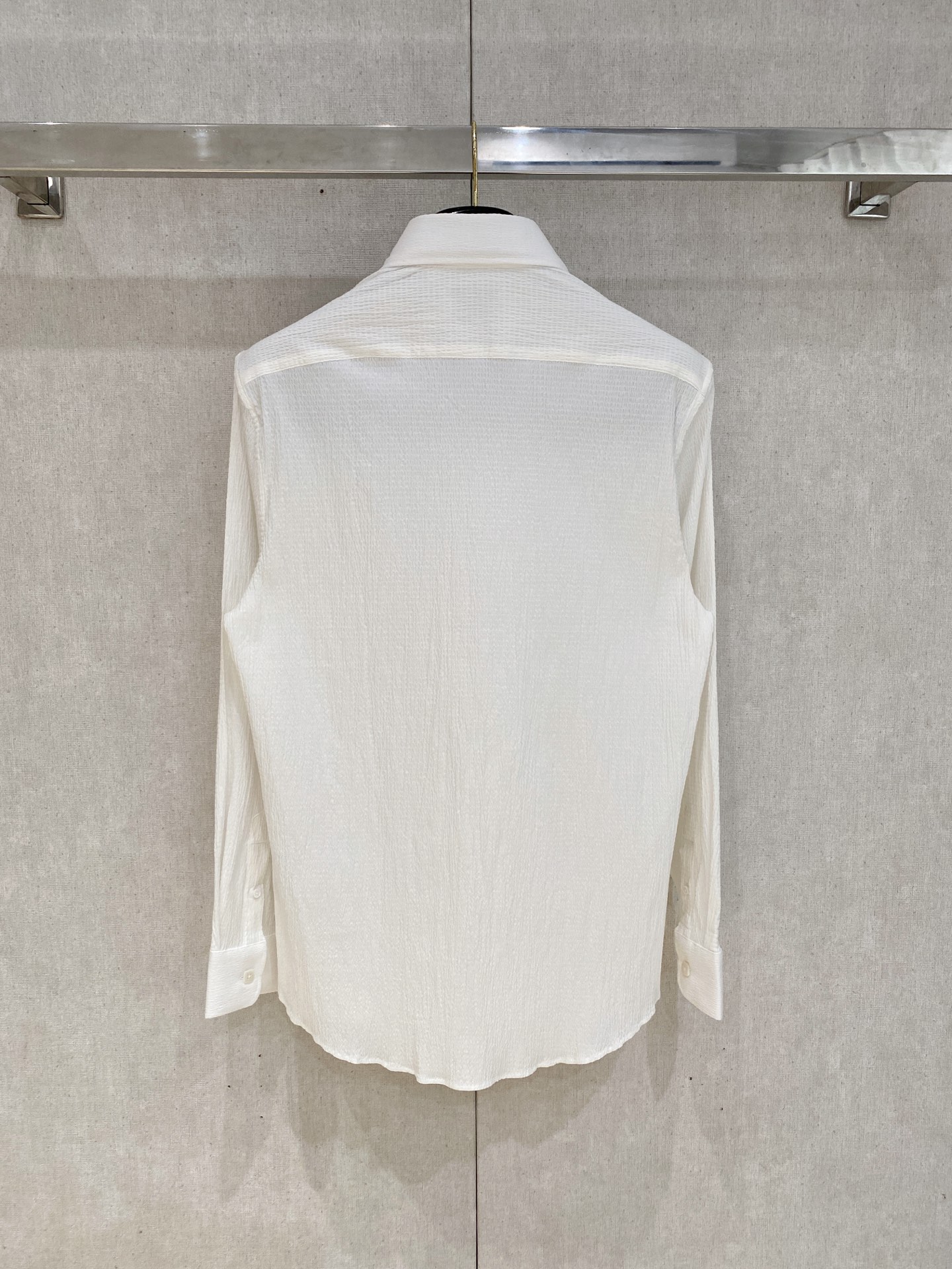 🌾退换🔥 强势上新，新款不断！！！新款衬衫，高级面料高级做工，顶级品质！！！S一XXLS穿125左右m穿