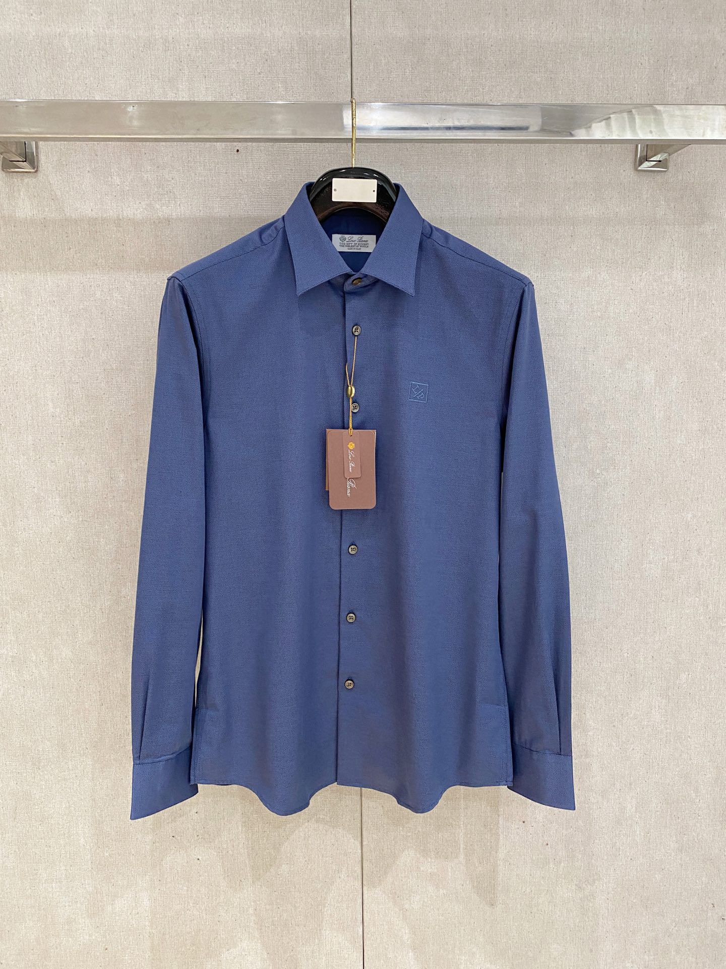 NO:529589,New models are coming strongly!  !  !  New shirts, high-end fabrics, high-end workmanship, top quality!  !  !  S-1XXL S-125 m-140 L-155 XL-170 XXL-185 XXL-185, Shirts,alexander wang19860909强势上新,新款不断！！！新款衬衫,高级面料高级做工,顶级品质！！！ S一XXL S穿125左右 m穿140左右 L穿155左右 XL穿170左右 XXL穿185以内,,shirts,alexander wang,Men's clothing