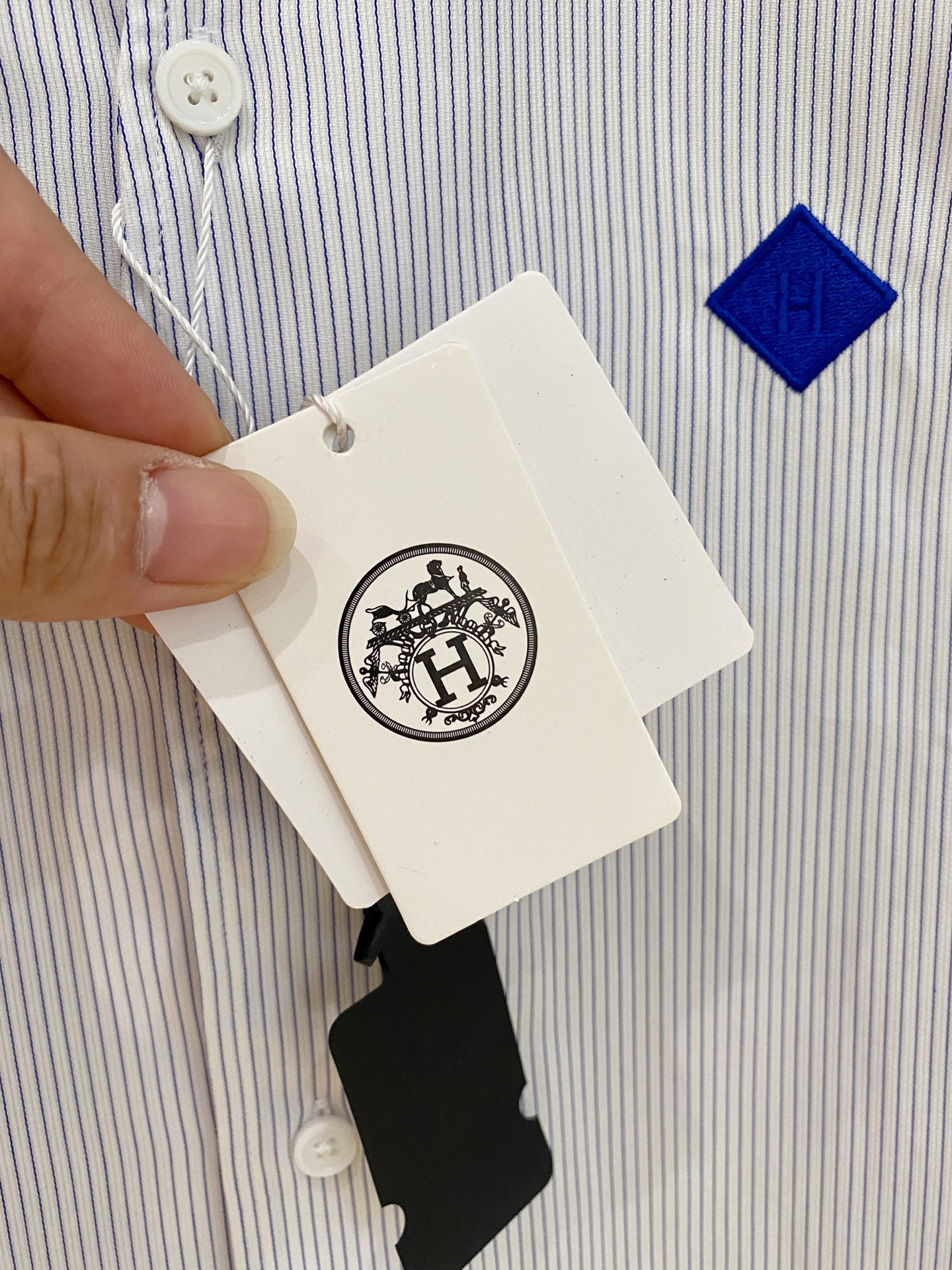 🌾退换🔥 强势上新，新款不断！！！新款衬衫，高级面料高级做工，顶级品质！！！S一XXLS穿125左右m穿