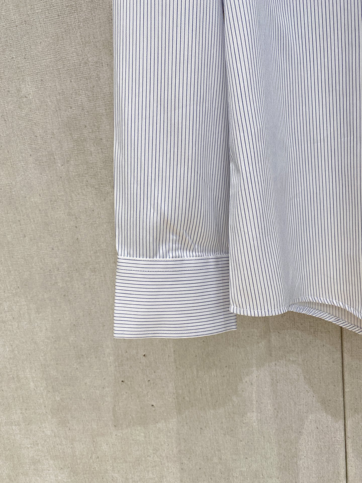 🌾退换🔥 强势上新，新款不断！！！新款衬衫，高级面料高级做工，顶级品质！！！S一XXLS穿125左右m穿