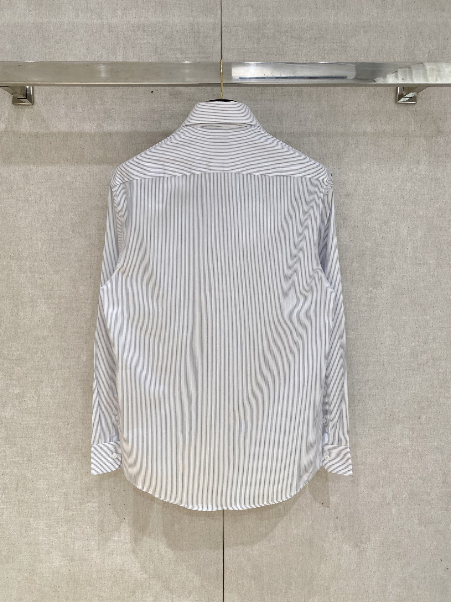 🌾退换🔥 强势上新，新款不断！！！新款衬衫，高级面料高级做工，顶级品质！！！S一XXLS穿125左右m穿