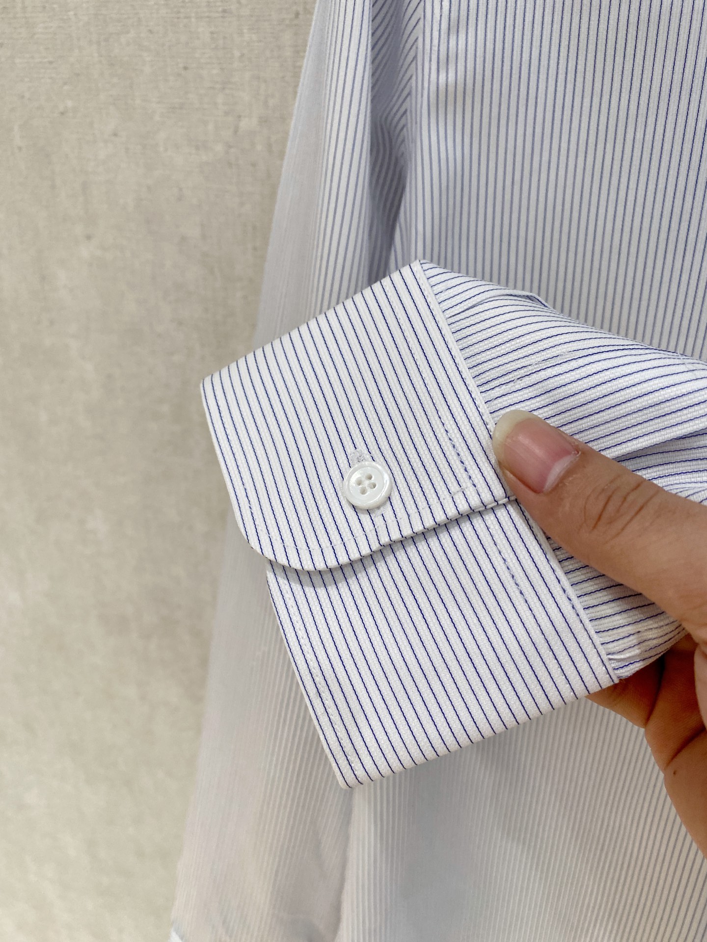 🌾退换🔥 强势上新，新款不断！！！新款衬衫，高级面料高级做工，顶级品质！！！S一XXLS穿125左右m穿