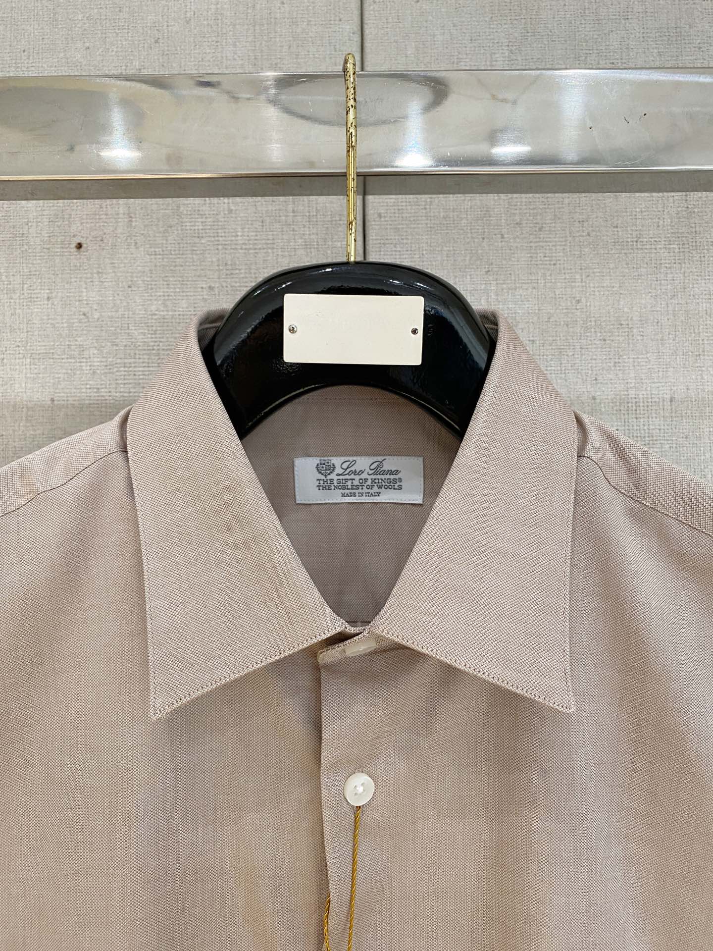 🌾退换🔥 强势上新，新款不断！！！新款衬衫，高级面料高级做工，顶级品质！！！S一XXLS穿125左右m穿