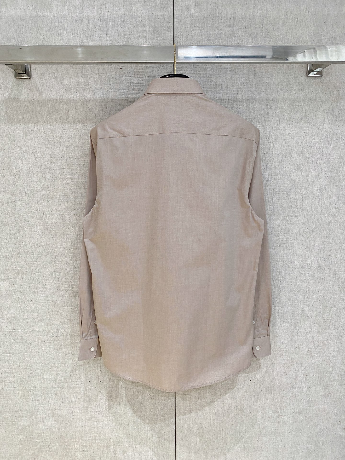 🌾退换🔥 强势上新，新款不断！！！新款衬衫，高级面料高级做工，顶级品质！！！S一XXLS穿125左右m穿