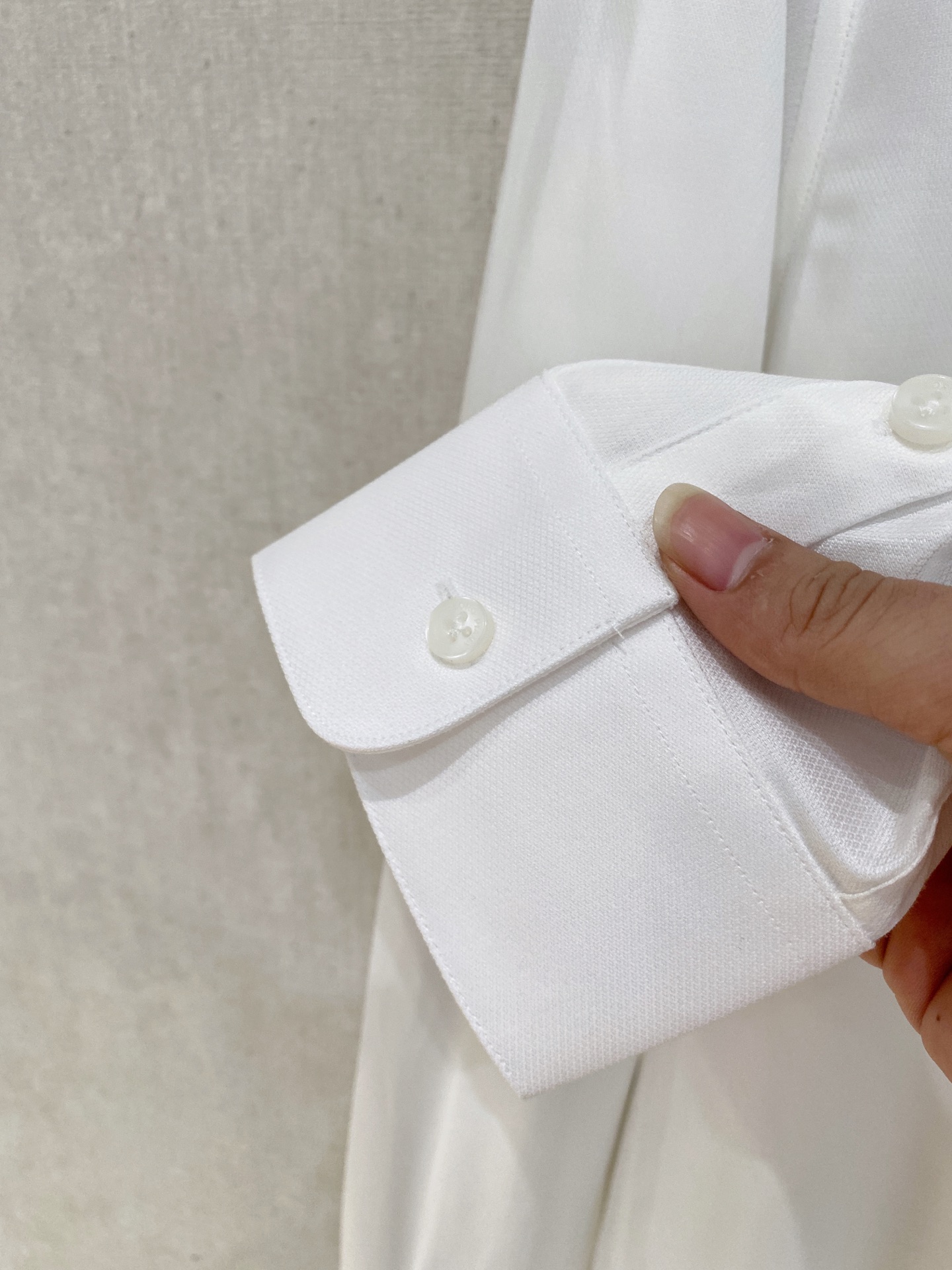 🌾退换🔥 强势上新，新款不断！！！新款衬衫，高级面料高级做工，顶级品质！！！S一XXLS穿125左右m穿