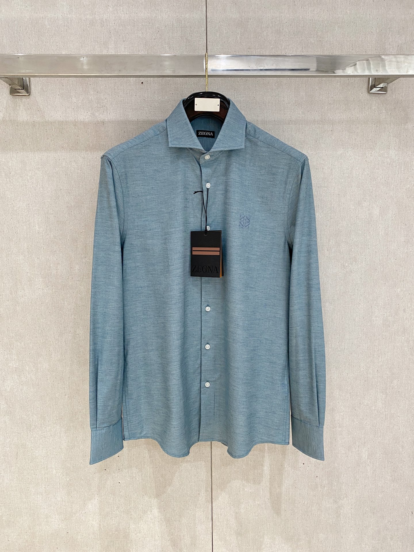 🌾退换🔥 强势上新，新款不断！！！新款衬衫，高级面料高级做工，顶级品质！！！S一XXLS穿125左右m穿