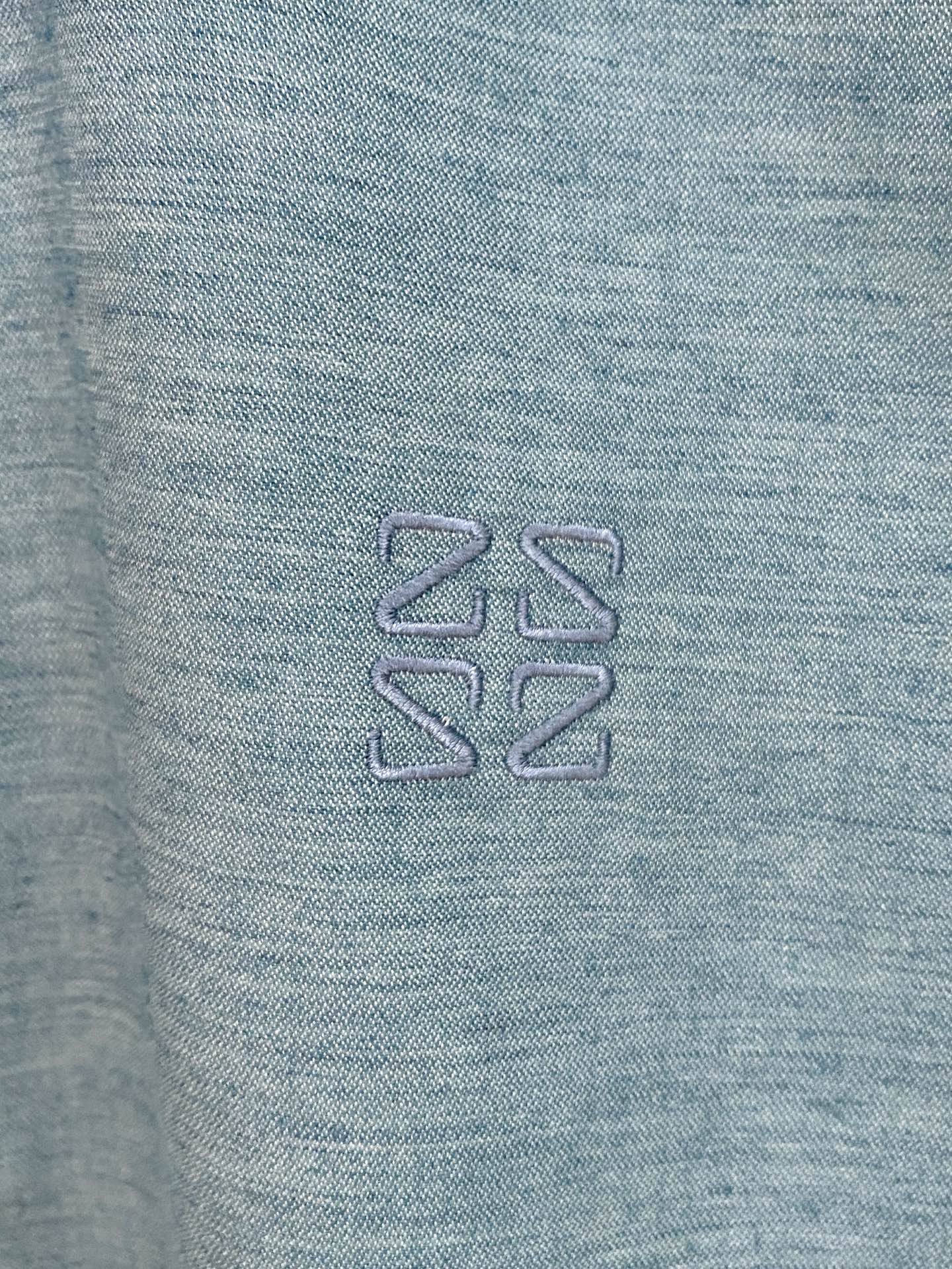 🌾退换🔥 强势上新，新款不断！！！新款衬衫，高级面料高级做工，顶级品质！！！S一XXLS穿125左右m穿